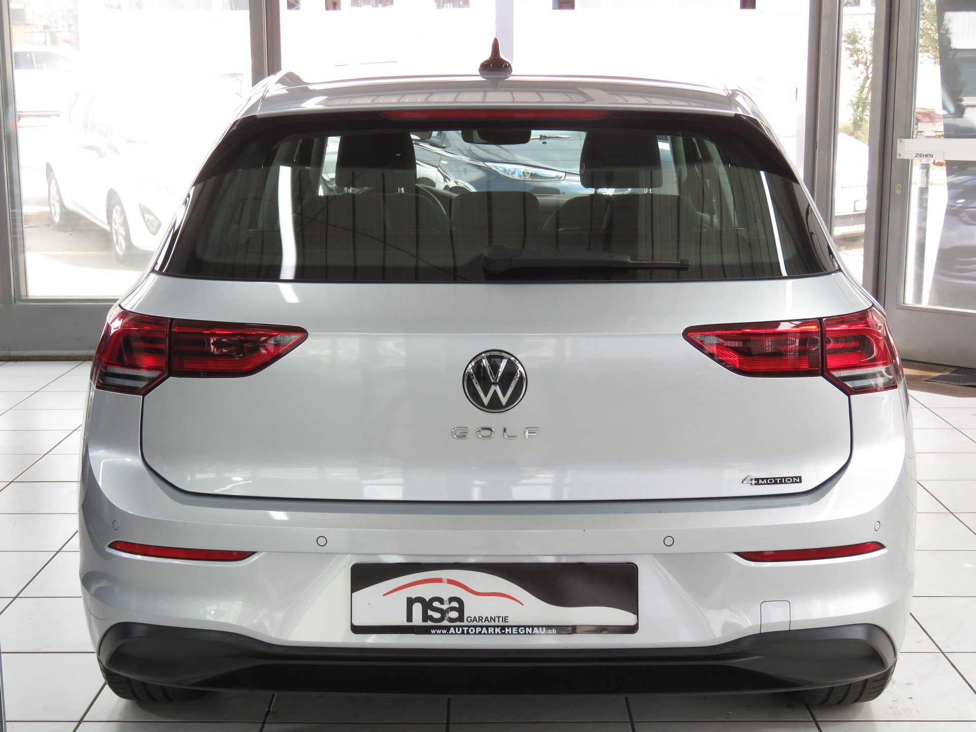 VW Golf 2.0 TDI Life DSG 4-Motion Automat-image-4