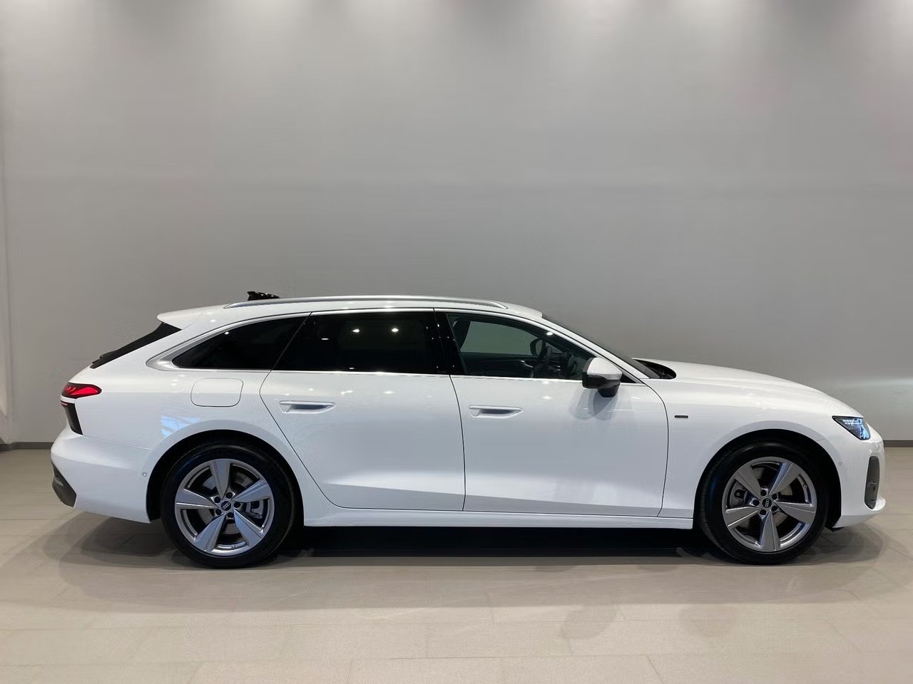 AUDI A6 Avant e-hybrid quattro 220 kW S tronic-showroom-element-1