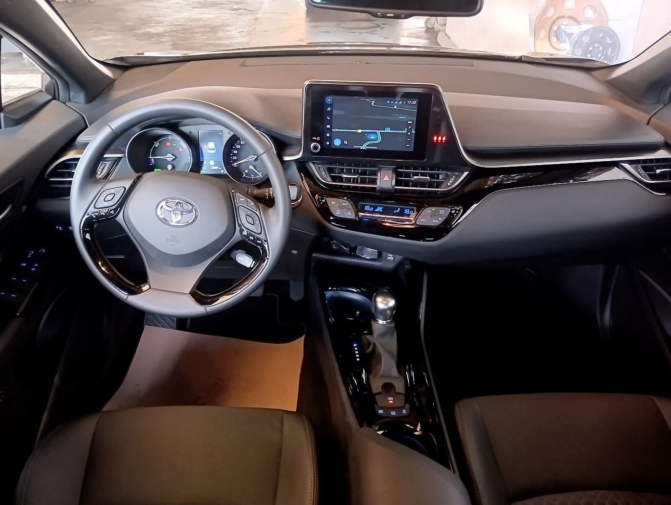 TOYOTA C-HR 1.8 HSD CVT Trend-image-8