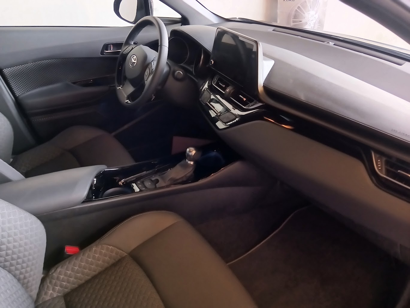 TOYOTA C-HR 1.8 HSD CVT Trend-image-7