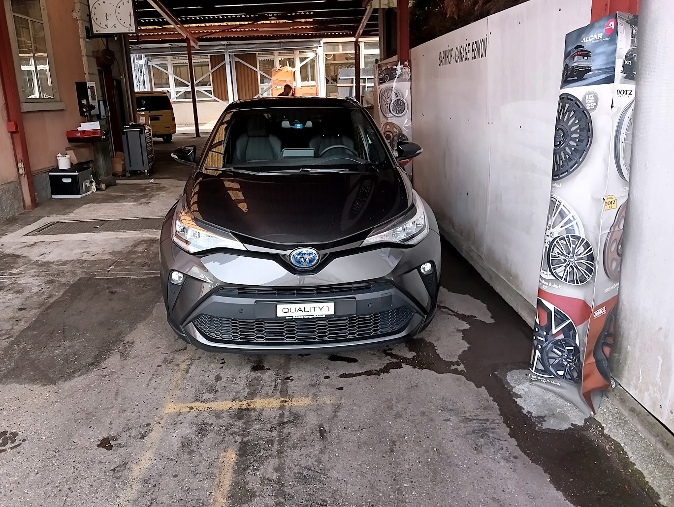 TOYOTA C-HR 1.8 HSD CVT Trend-image-1