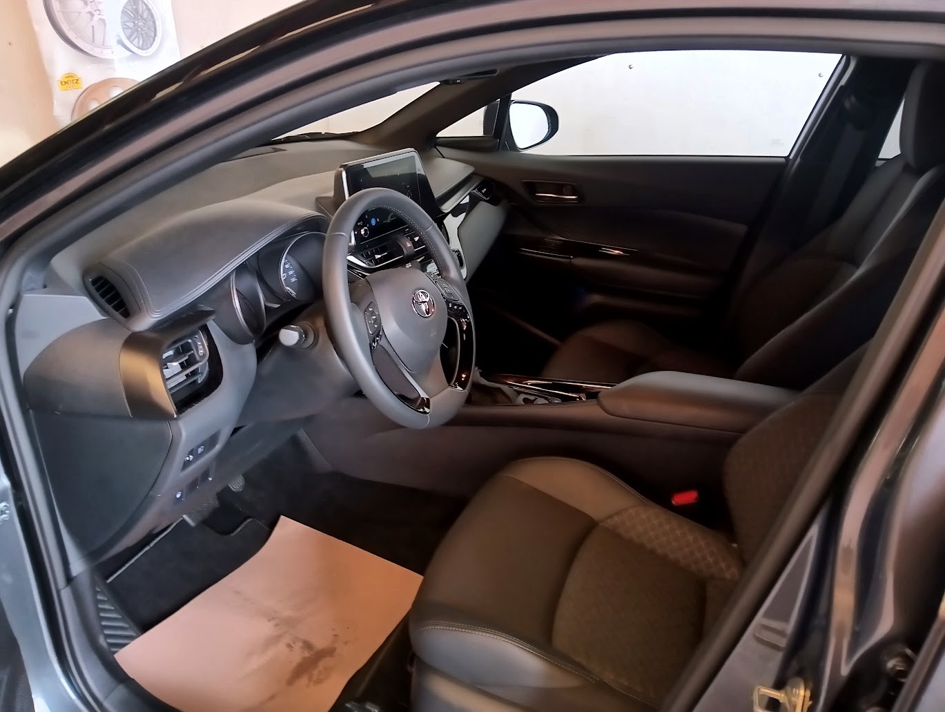 TOYOTA C-HR 1.8 HSD CVT Trend-image-10