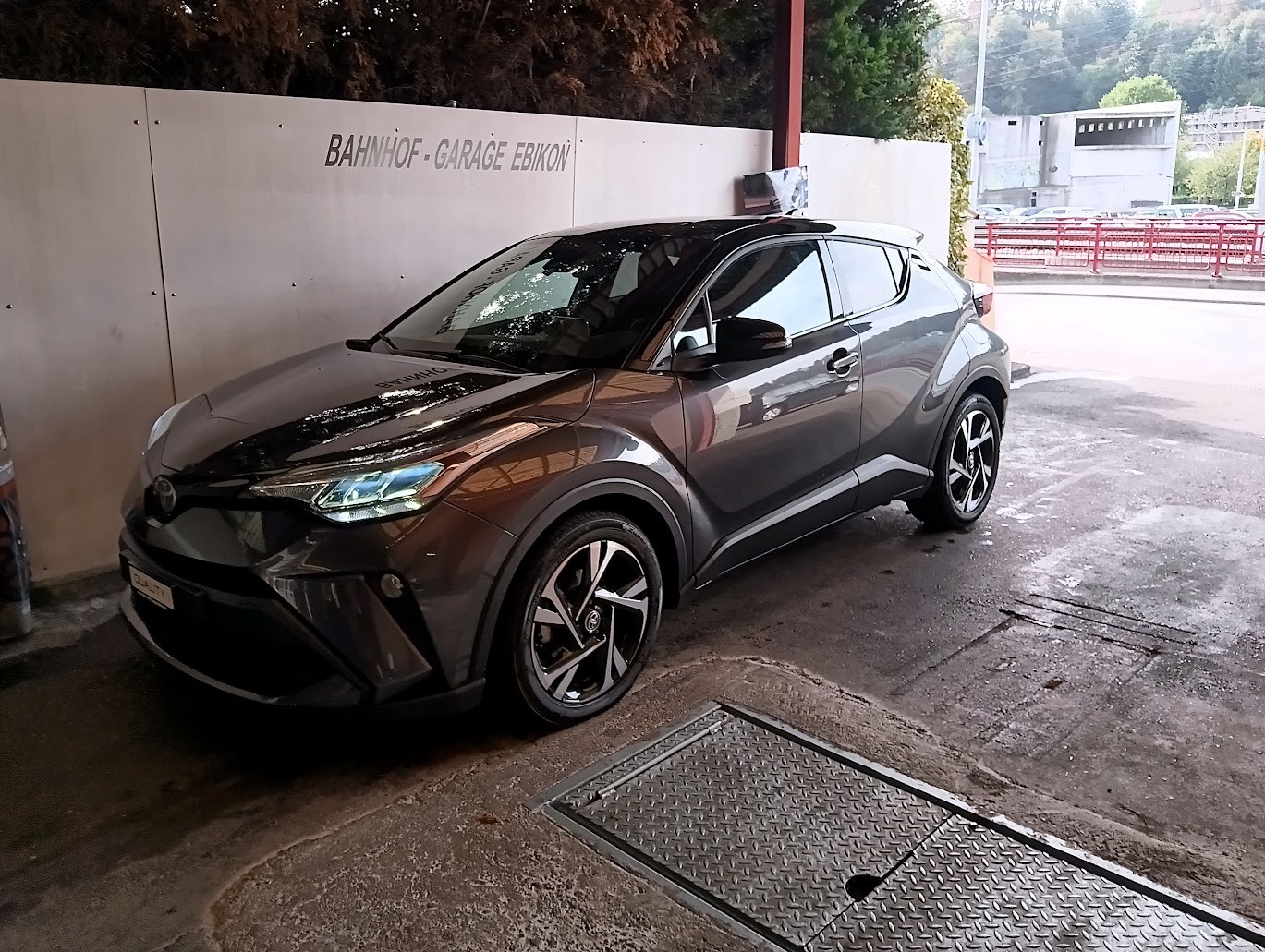 TOYOTA C-HR 1.8 HSD CVT Trend-image-3