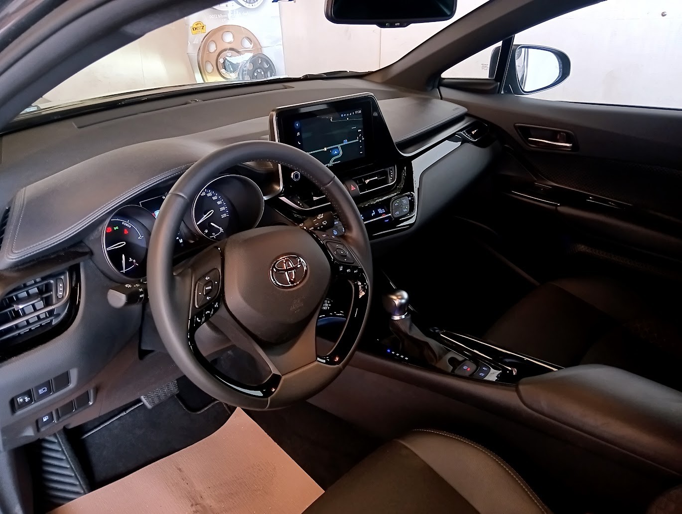 TOYOTA C-HR 1.8 HSD CVT Trend-image-9