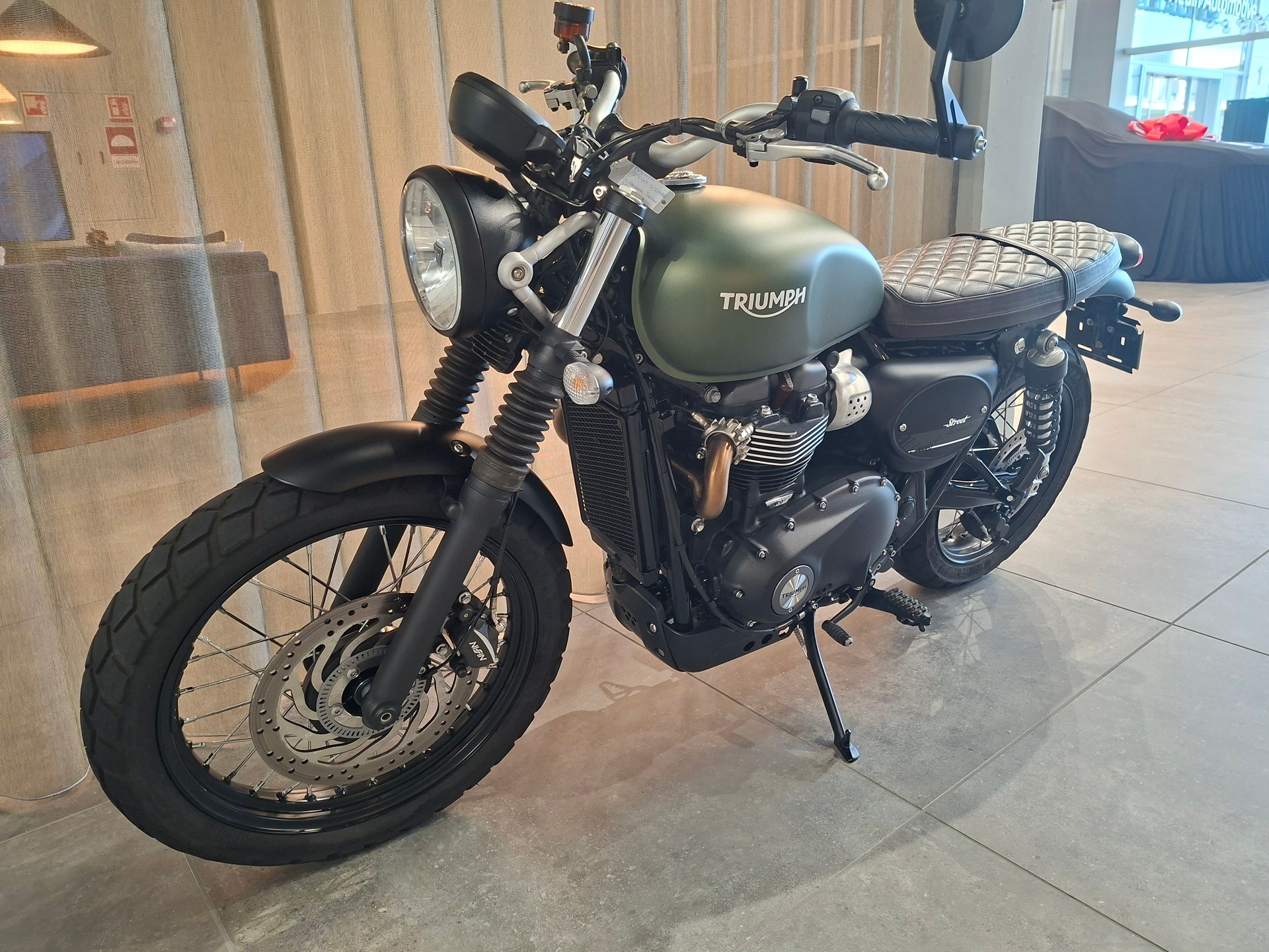 TRIUMPH Street Scrambler 900-showroom-element-3