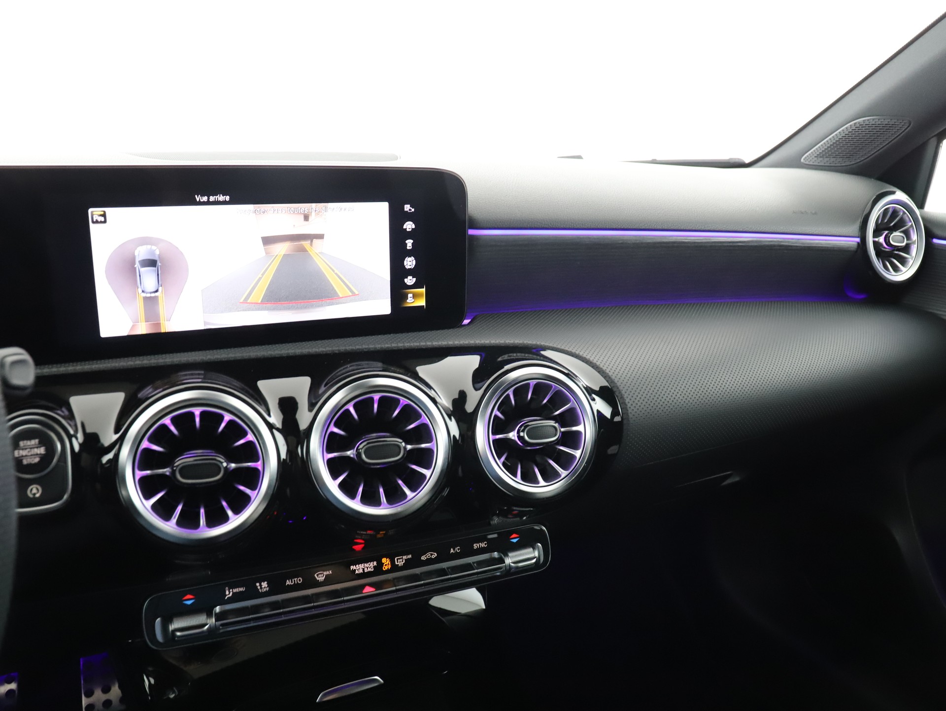 MERCEDES-BENZ A 200 AMG Line-image-13