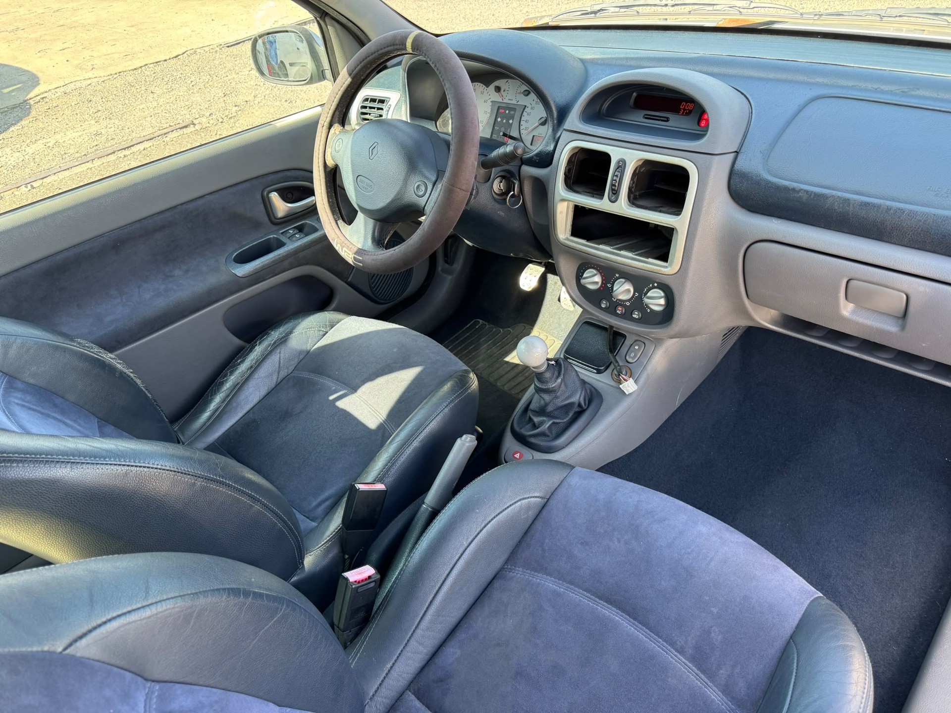 RENAULT Clio 2.0 16V Sport-image-5
