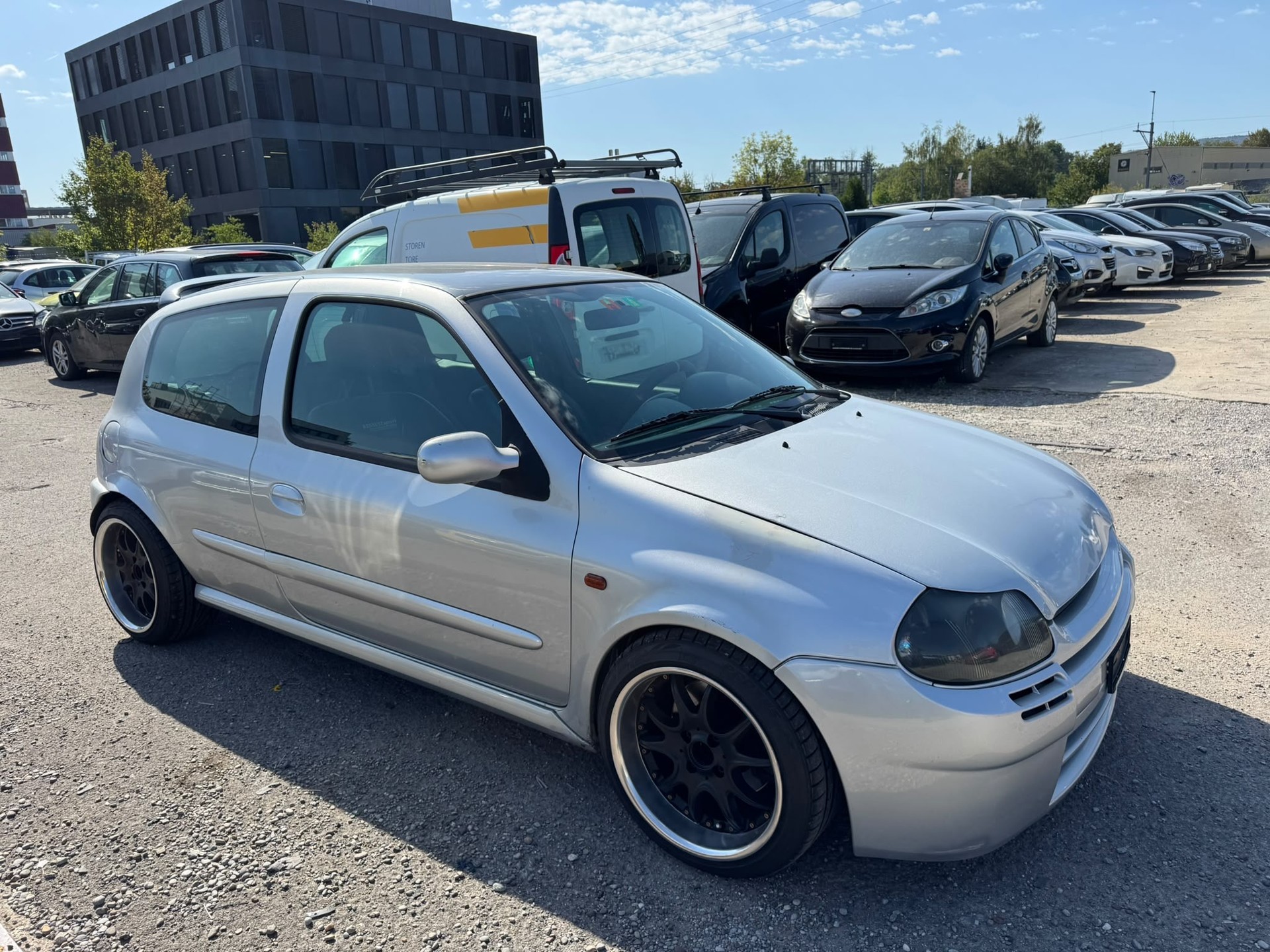 RENAULT Clio 2.0 16V Sport-image-12