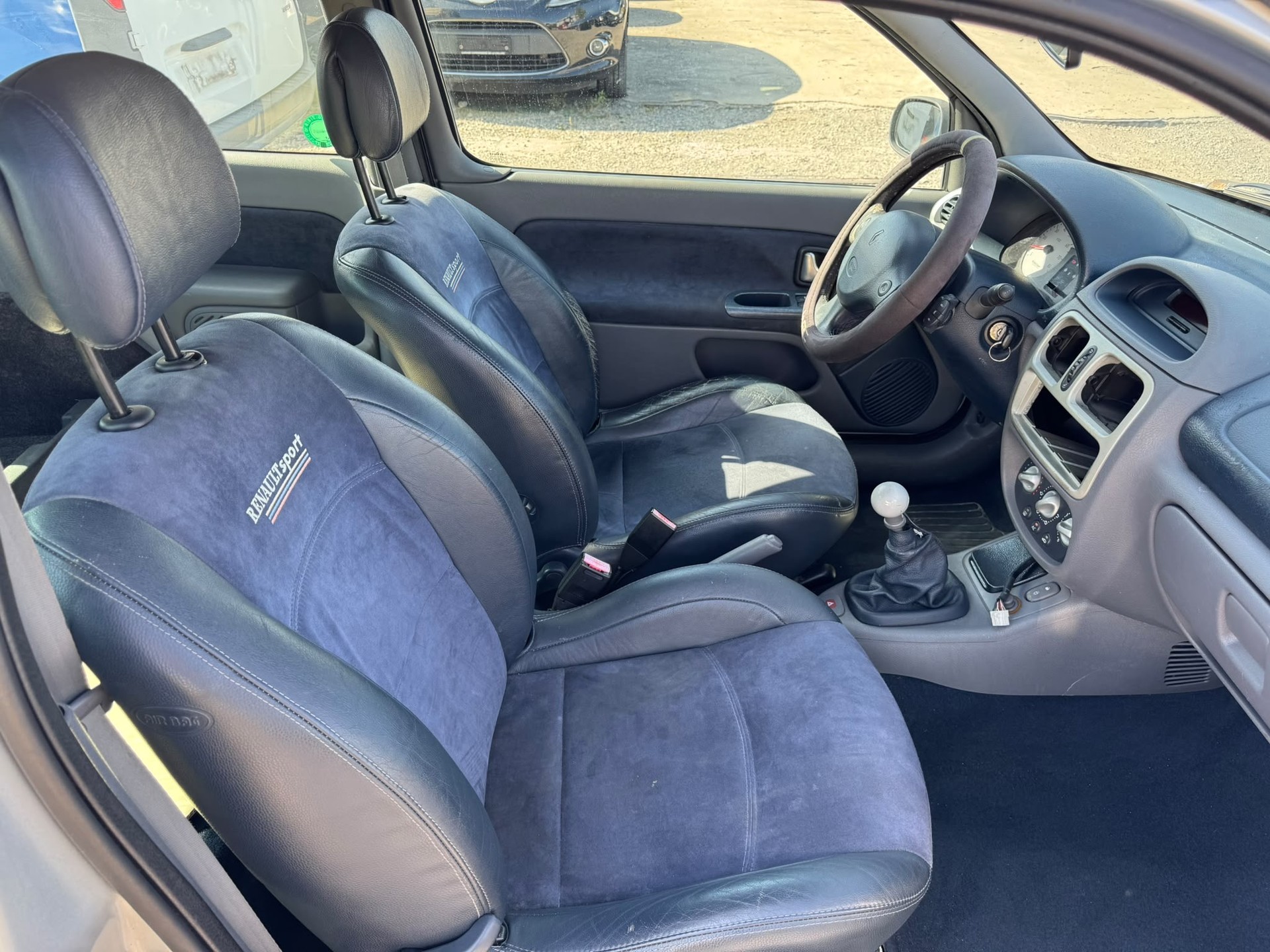 RENAULT Clio 2.0 16V Sport-image-13