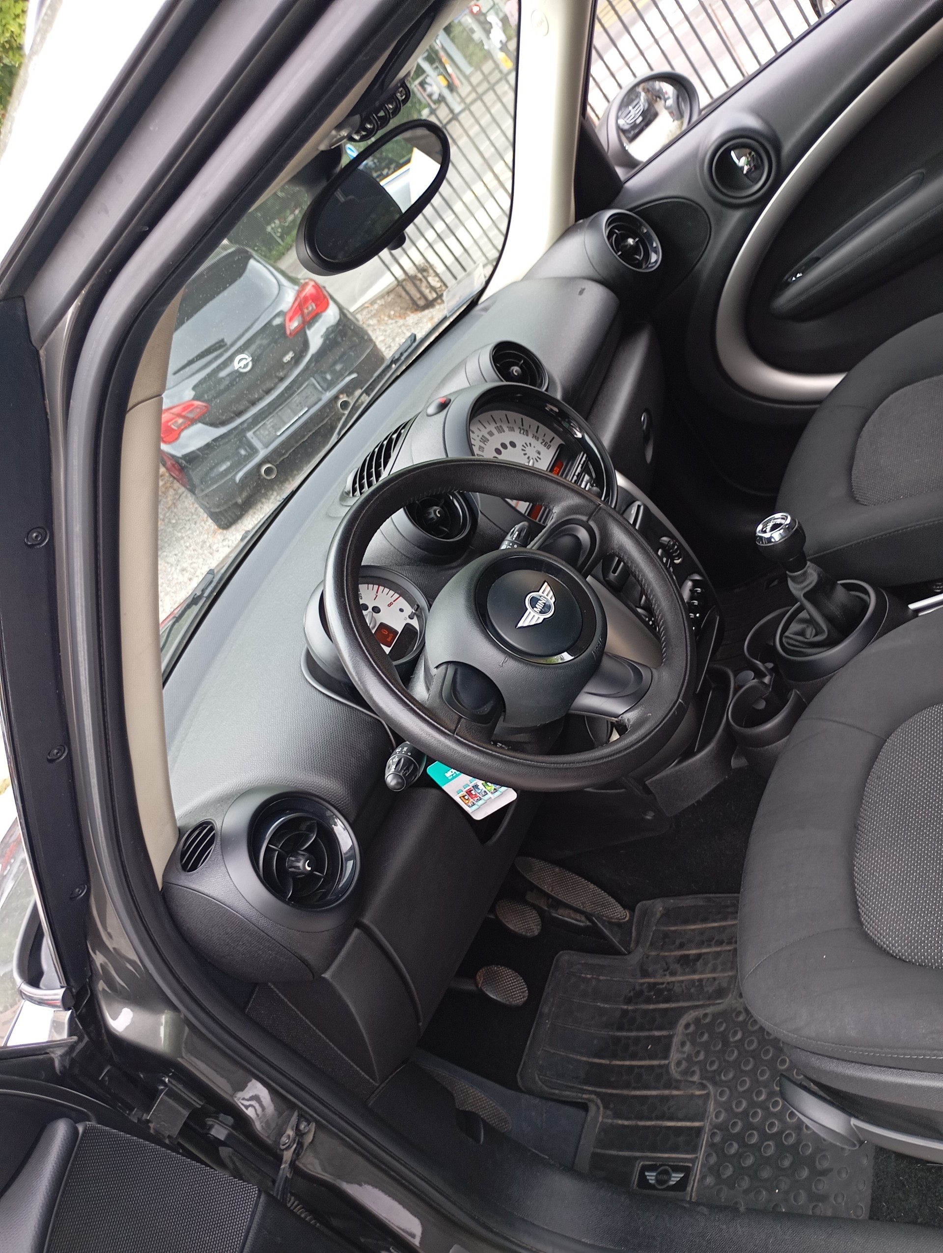 MINI Countryman One FWD-image-10