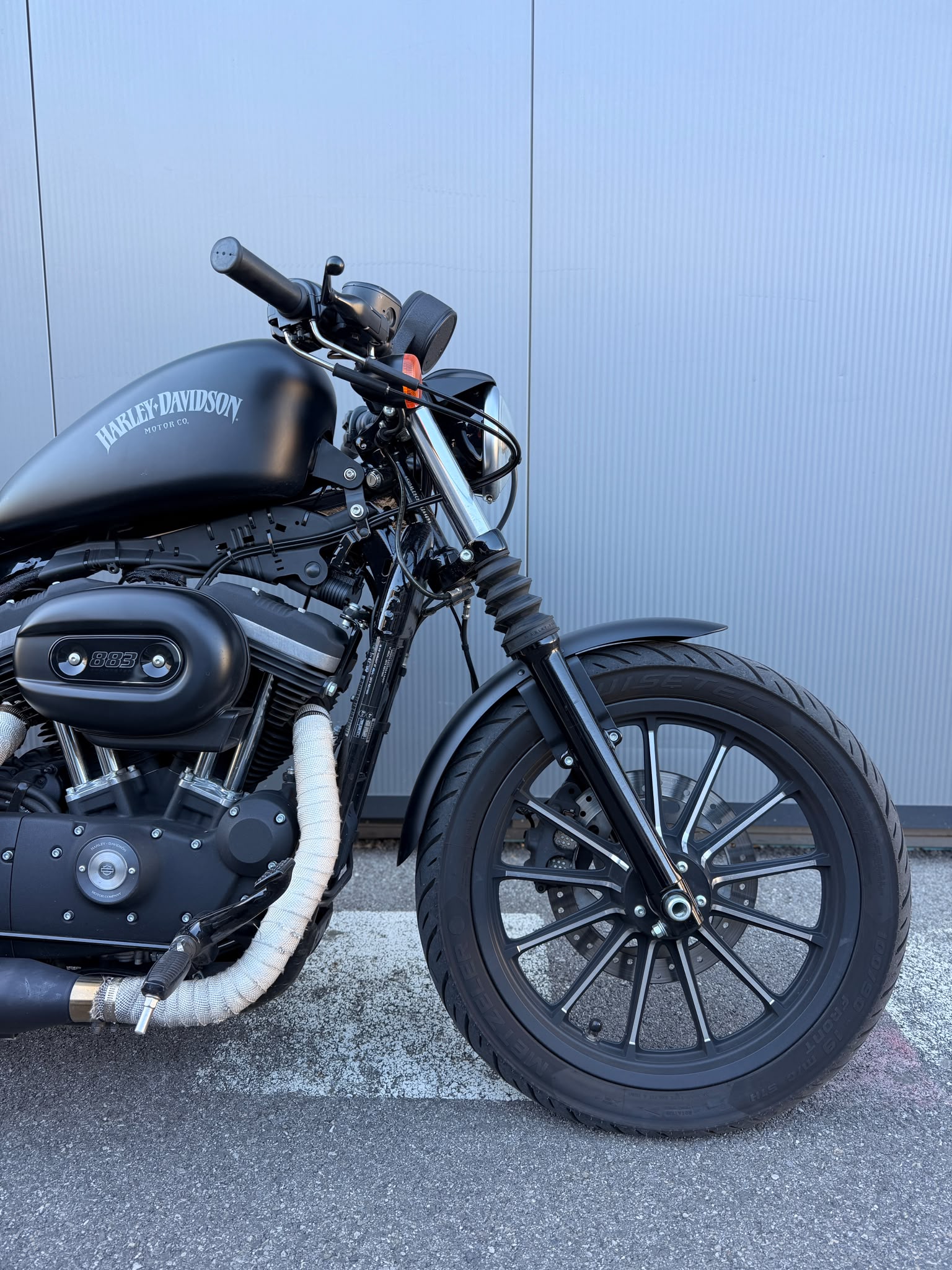 HARLEY-DAVIDSON XL 883N SPORTSTER IRON-image-2