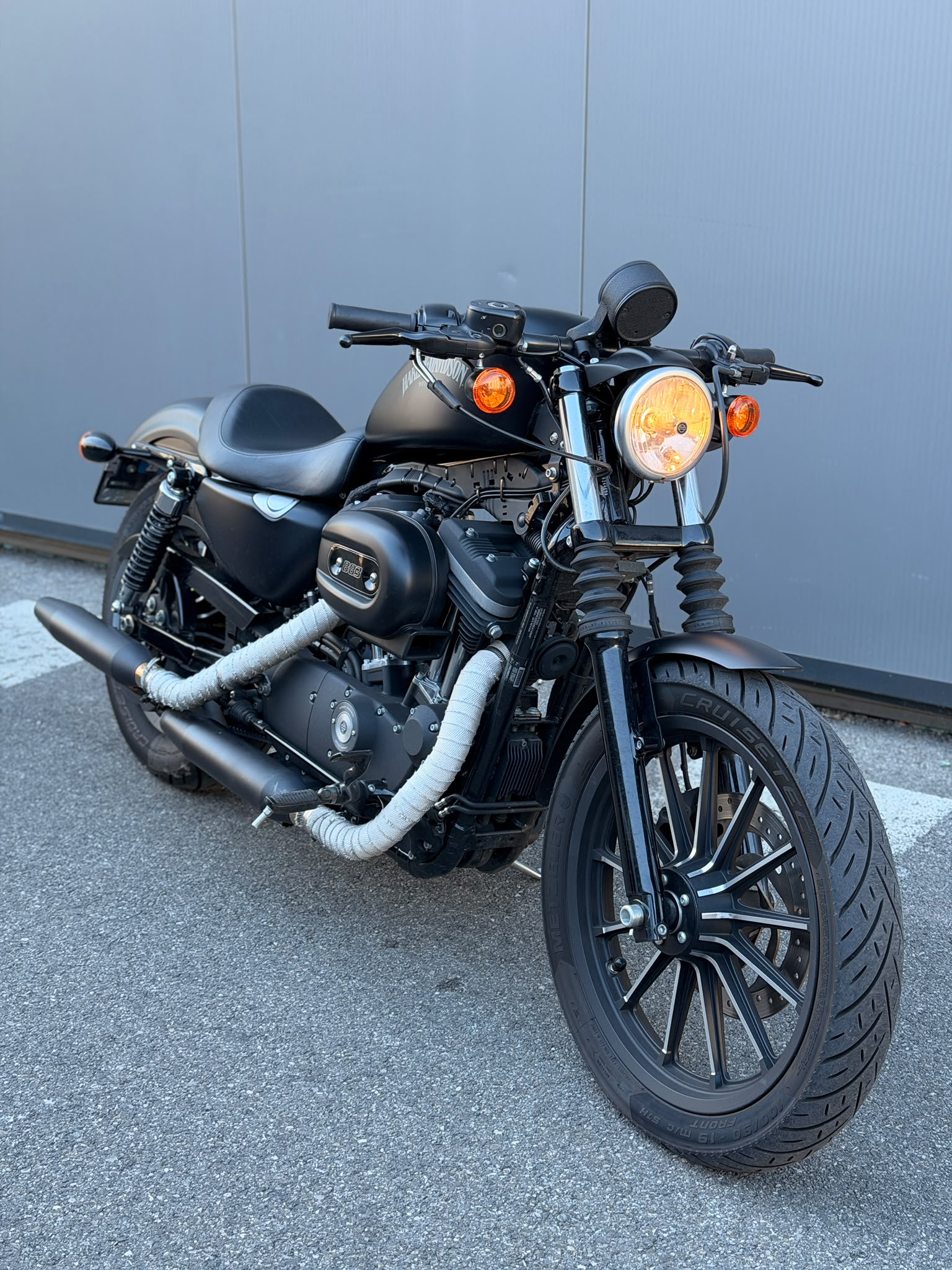 HARLEY-DAVIDSON XL 883N SPORTSTER IRON-image-1