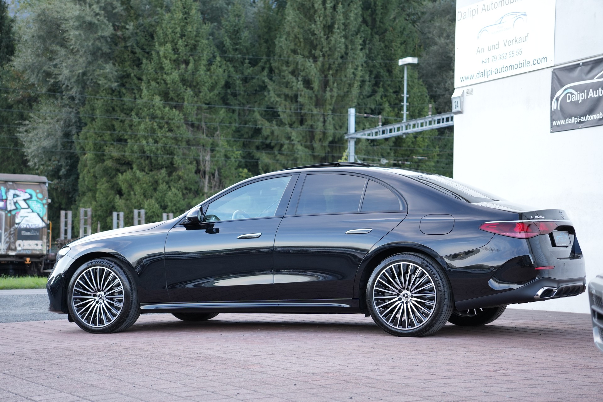 MERCEDES-BENZ E 400 e 4Matic 9G-Tronic (CH)-showroom-element-1
