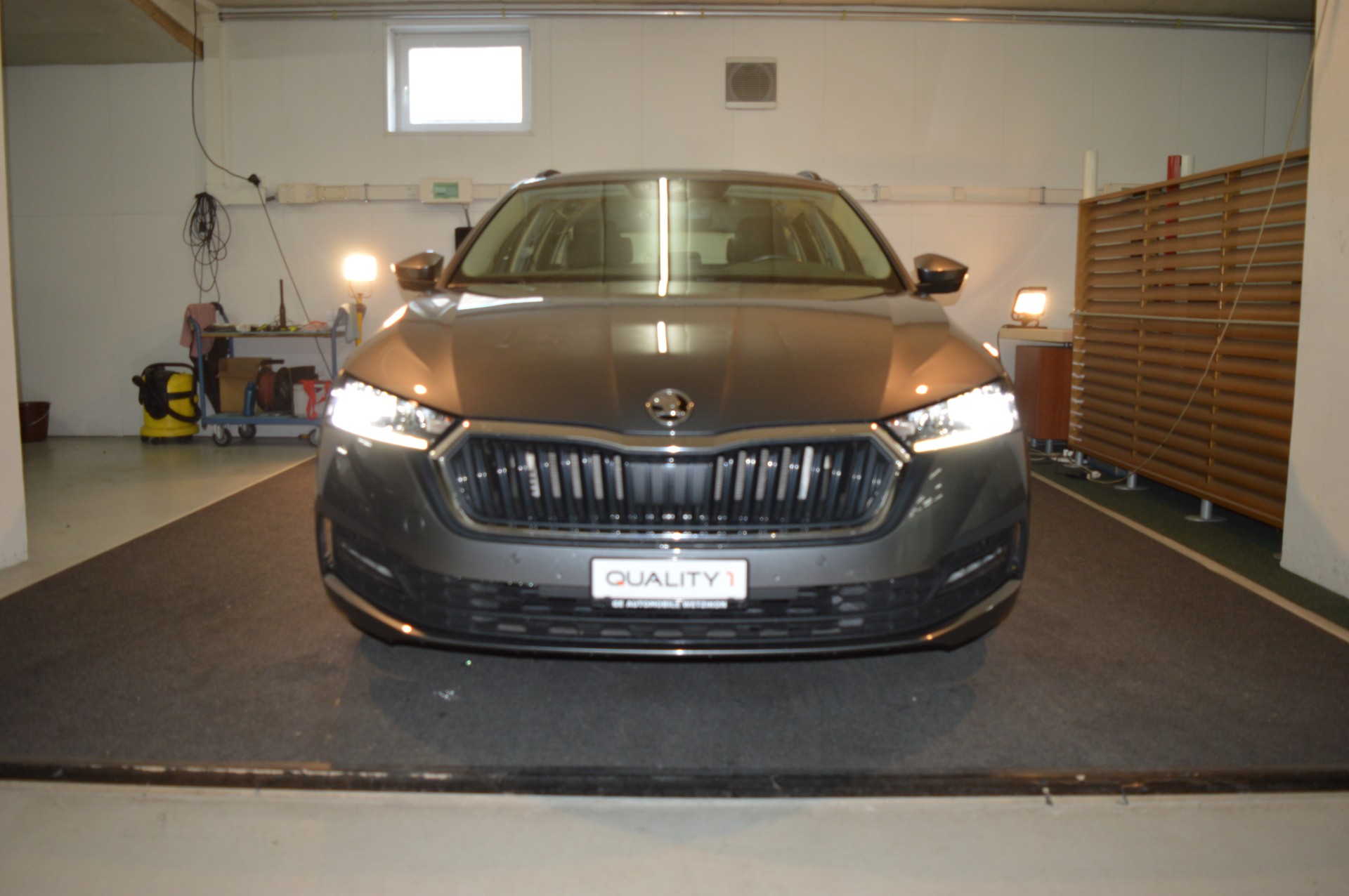 SKODA Octavia Combi 2.0 TSI Ambition DSG 4x4-showroom-element-2