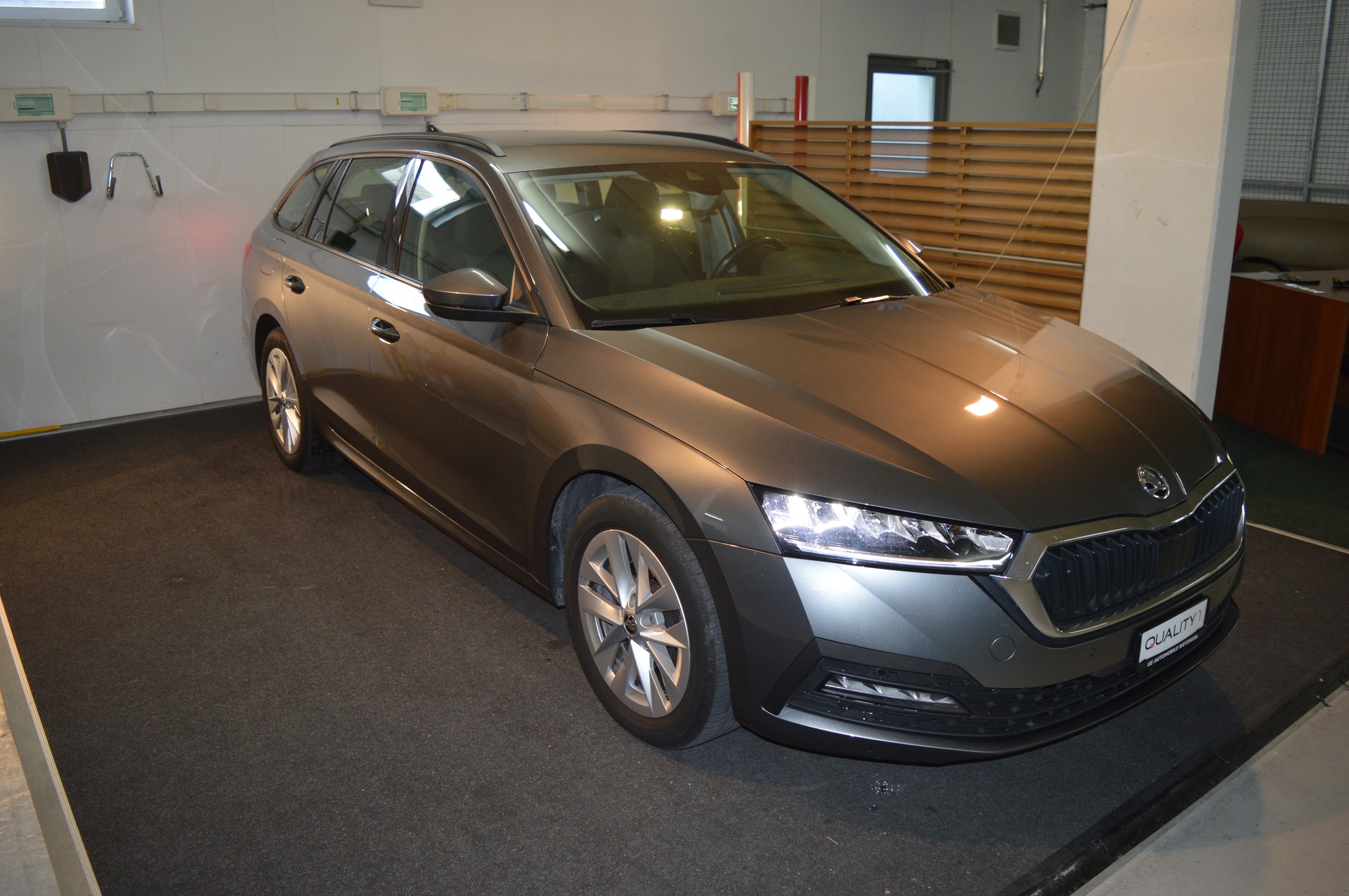 SKODA Octavia Combi 2.0 TSI Ambition DSG 4x4-showroom-element-3