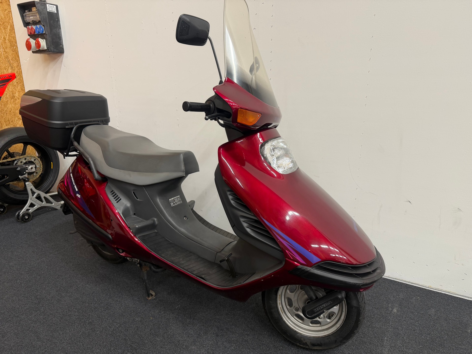HONDA CH 125 Spacy Top-Case-image-4