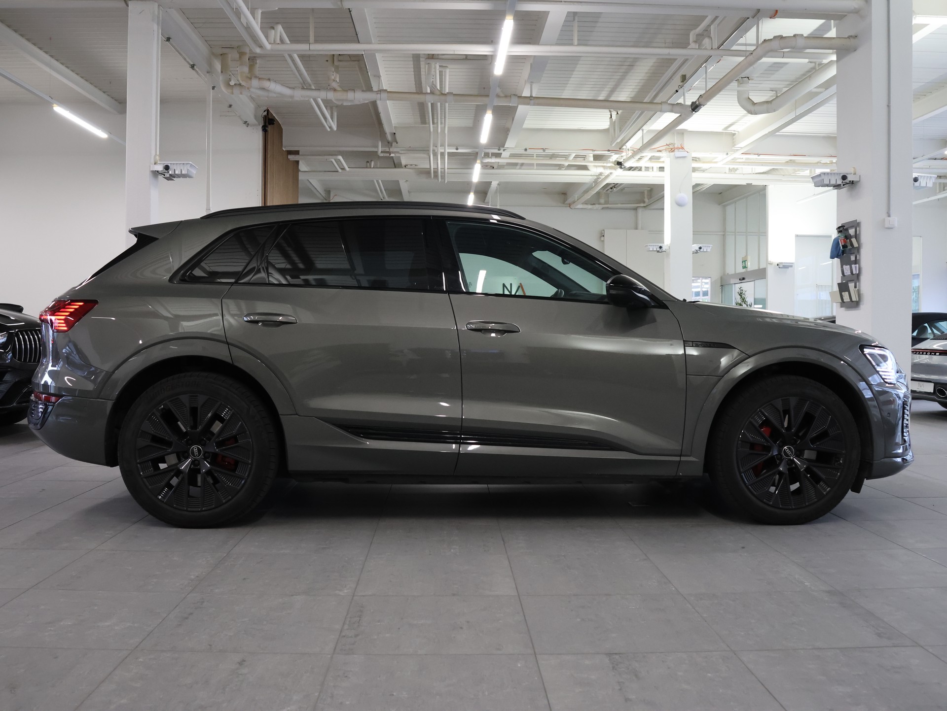 AUDI Q8 50 e-tron Black Edition quattro-image-5