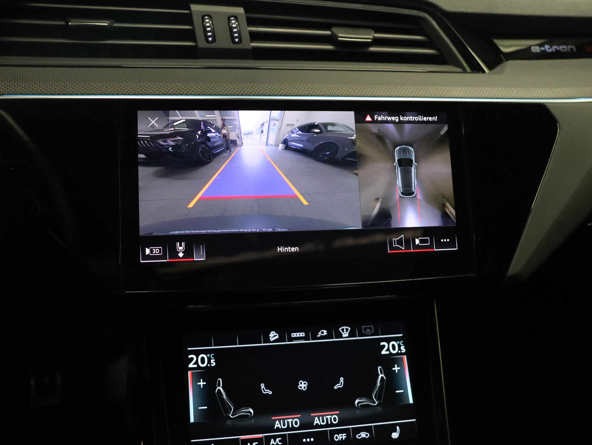 AUDI Q8 50 e-tron Black Edition quattro-image-12