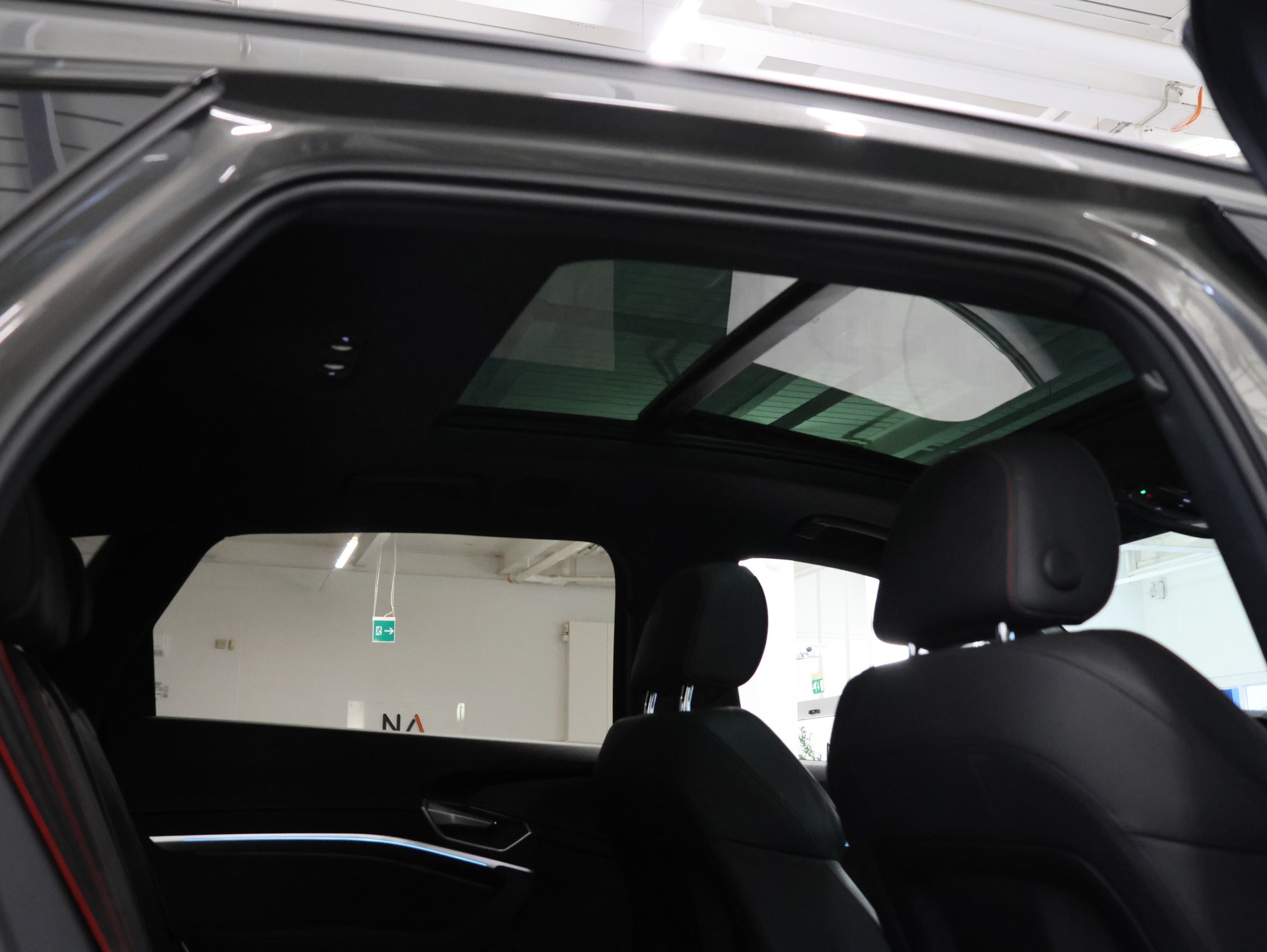 AUDI Q8 50 e-tron Black Edition quattro-image-20