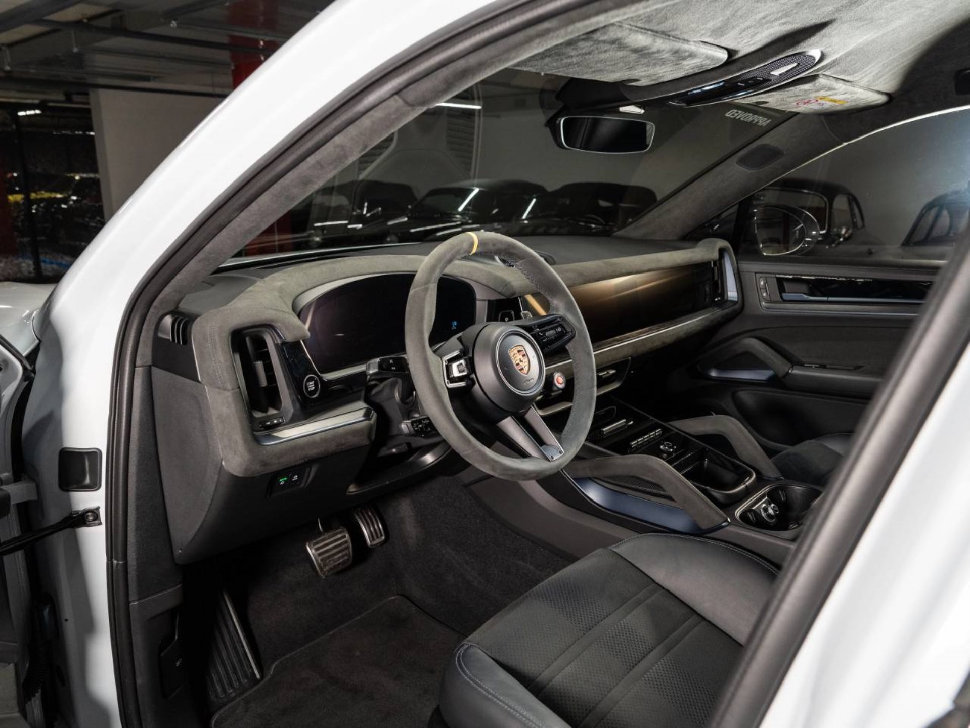 PORSCHE Cayenne Turbo E-Hybrid Coupé avec Paquet-GT-showroom-element-3