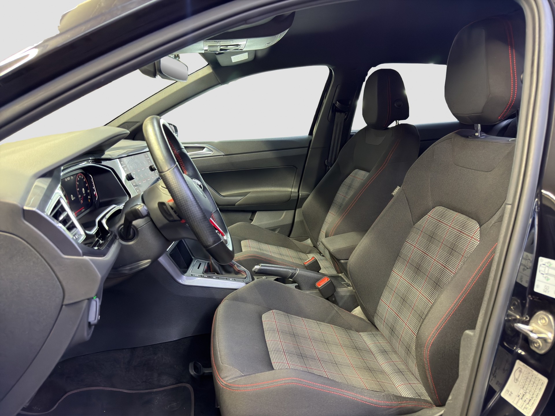 VW Polo 2.0 TSI GTI DSG-image-8