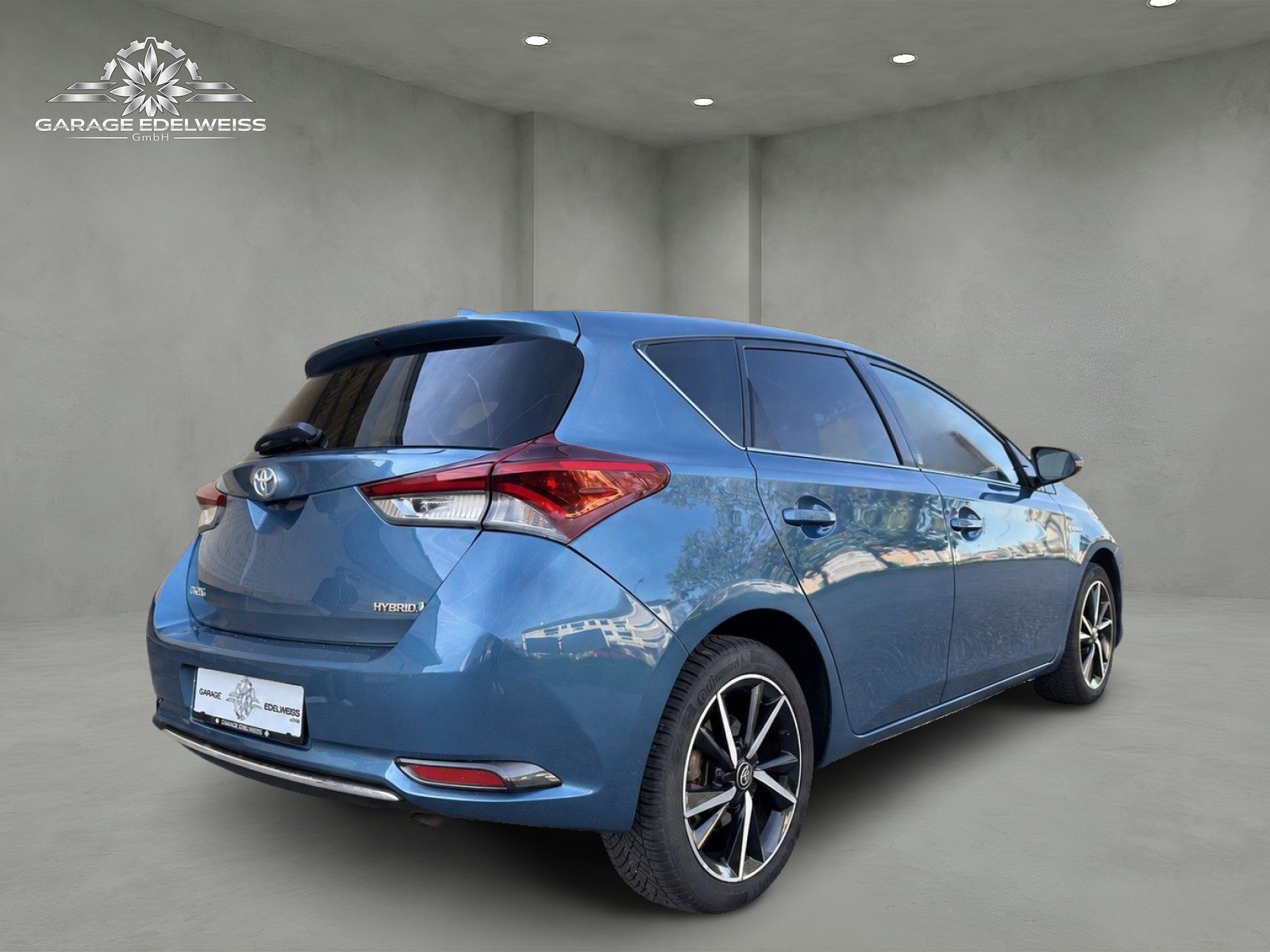 TOYOTA Auris 1.8 HSD Premium e-CVT-image-4