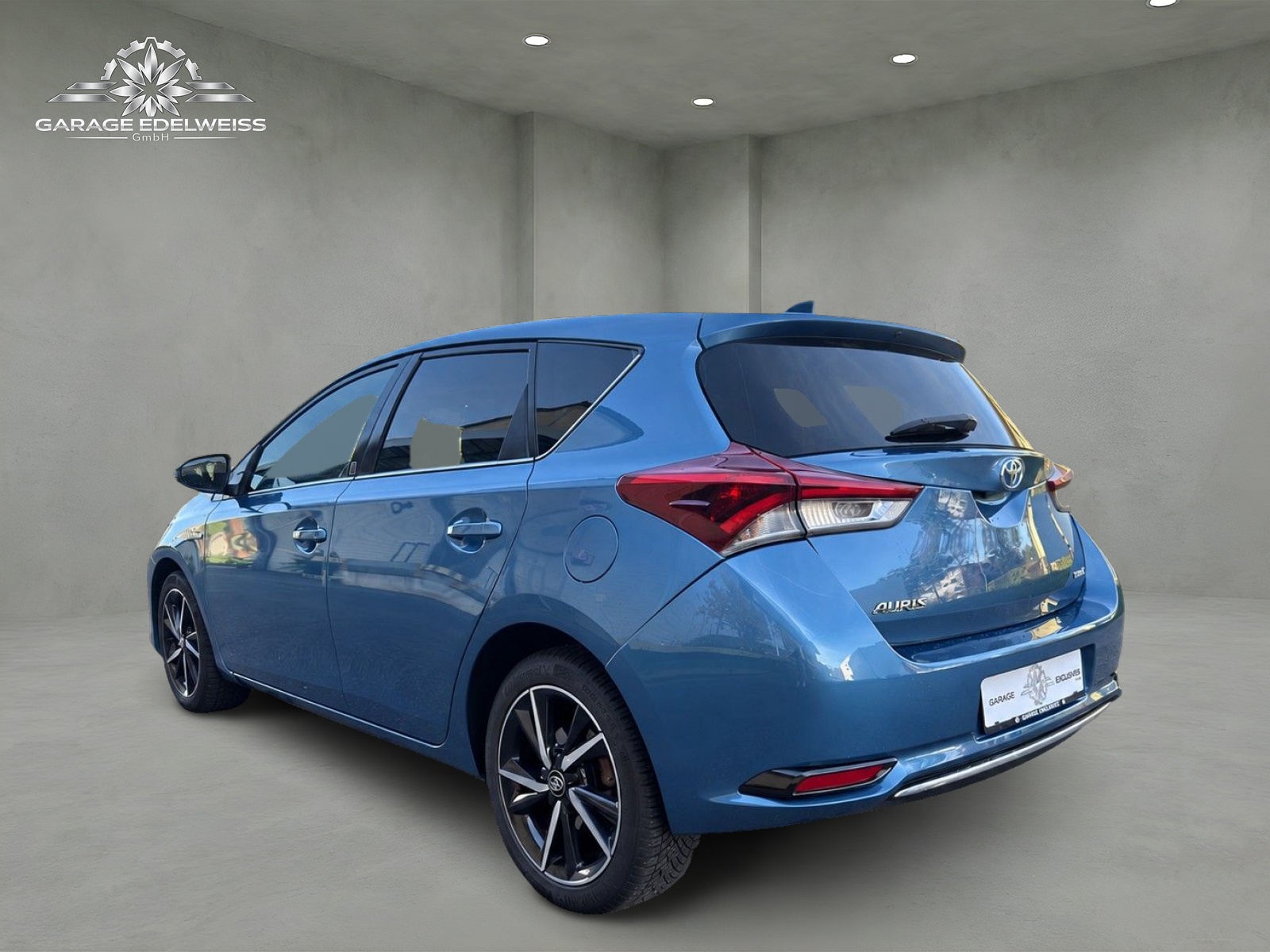 TOYOTA Auris 1.8 HSD Premium e-CVT-showroom-element-2