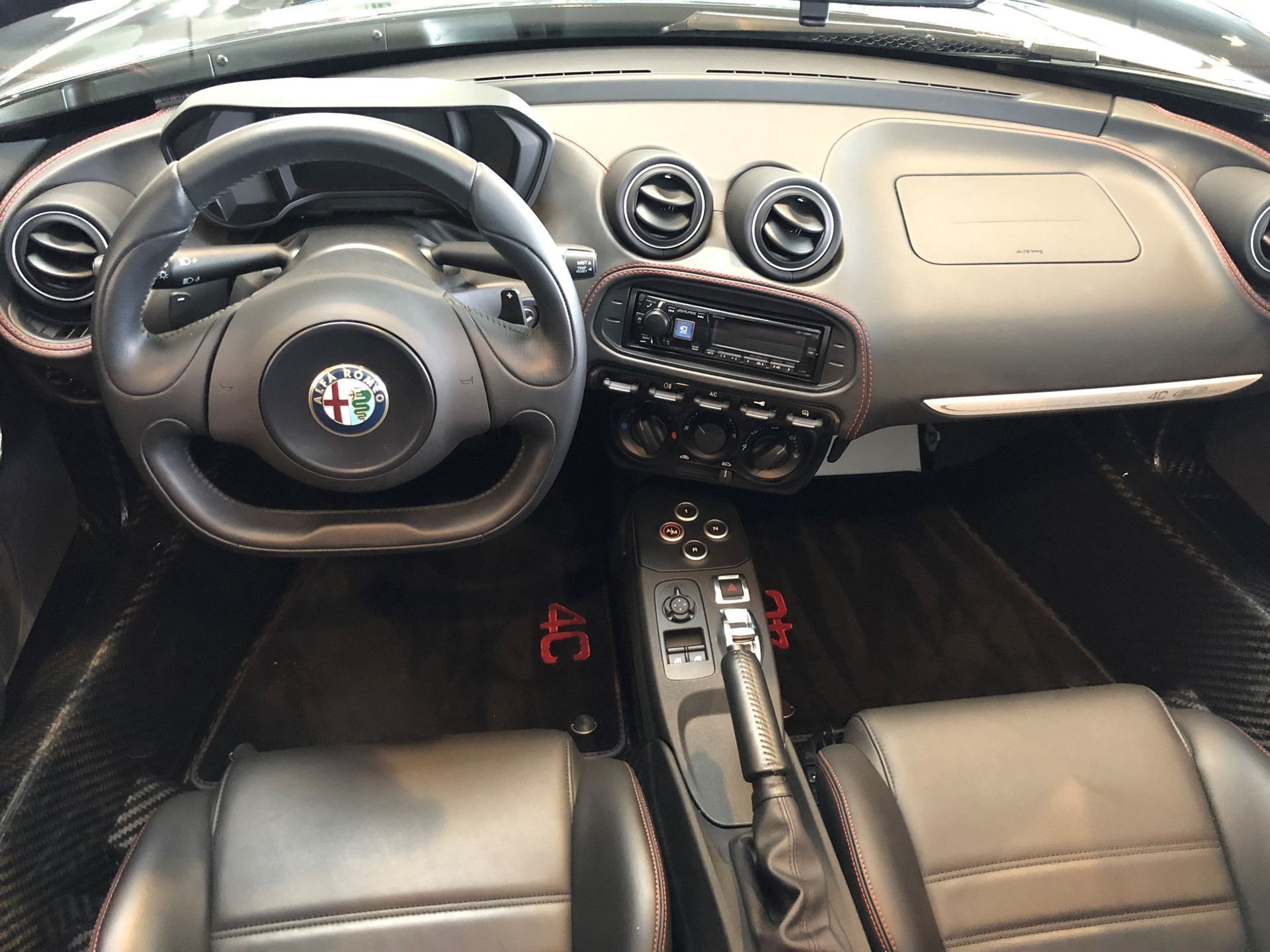 ALFA ROMEO 4C Spider 1750 TBi TCT-image-4