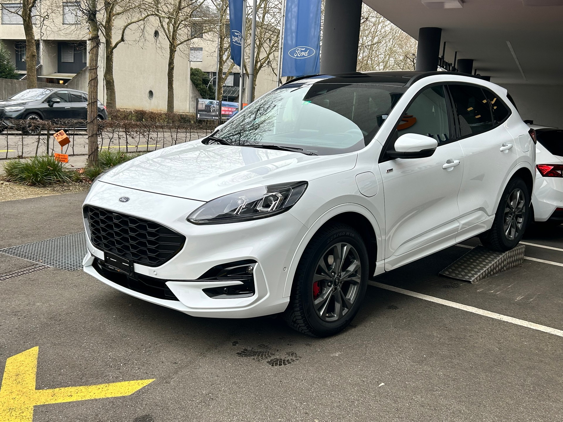 FORD Kuga 2.5 PHEV ST-Line X 2WD-showroom-element-3