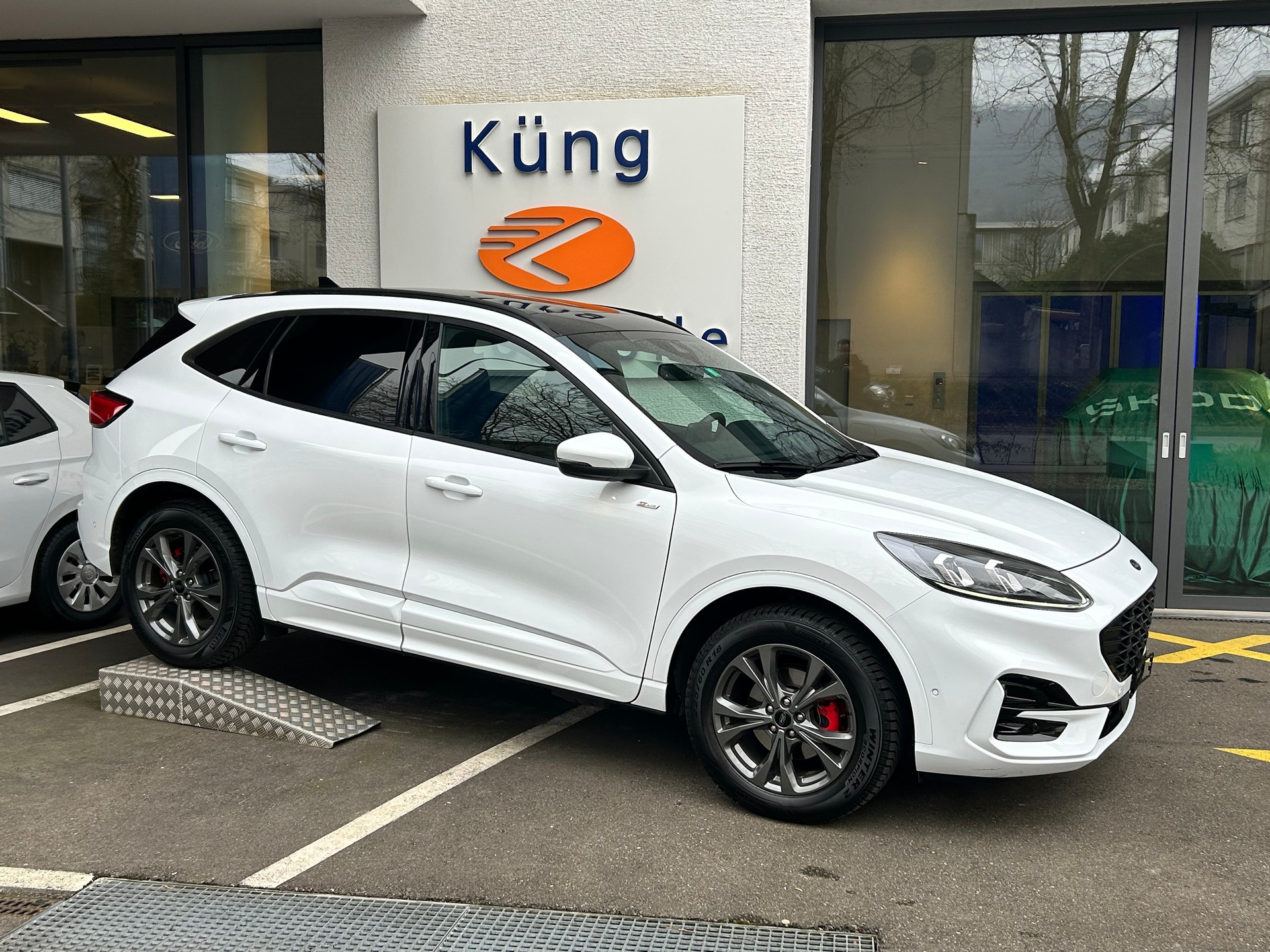 FORD Kuga 2.5 PHEV ST-Line X 2WD-image-4
