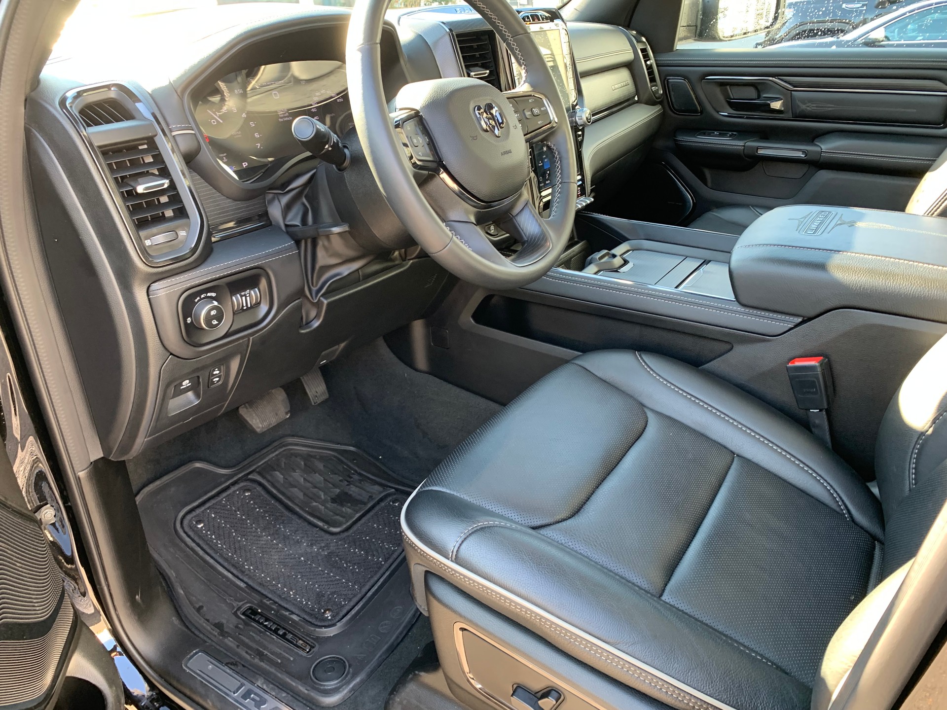 DODGE Ram 1500 Limited Crew Cab 5,7 V8 Night Edition E-Torque-image-6
