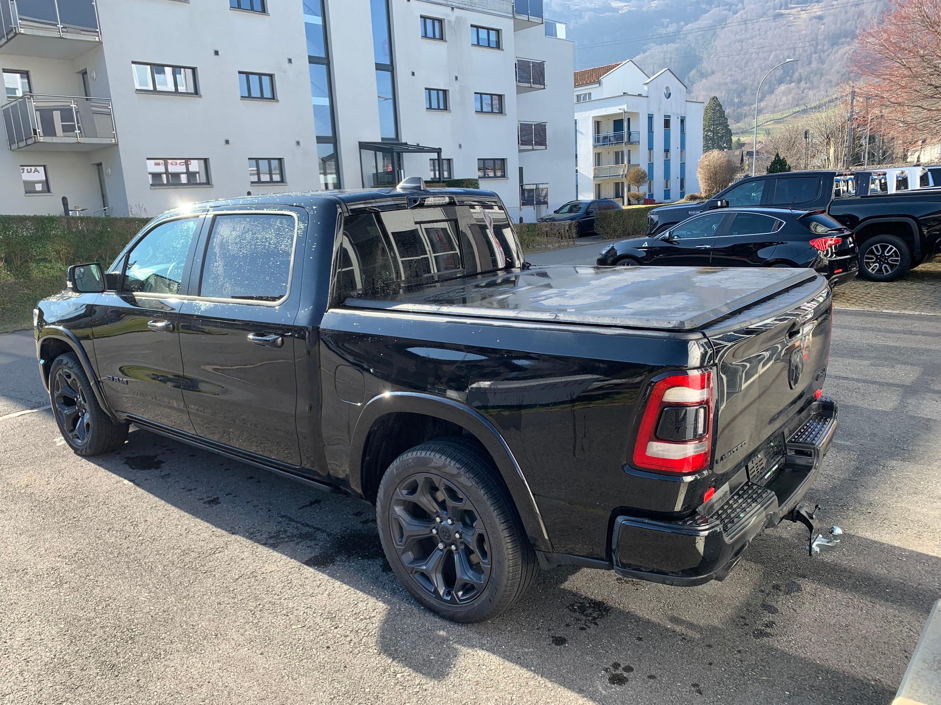 DODGE Ram 1500 Limited Crew Cab 5,7 V8 Night Edition E-Torque-image-5