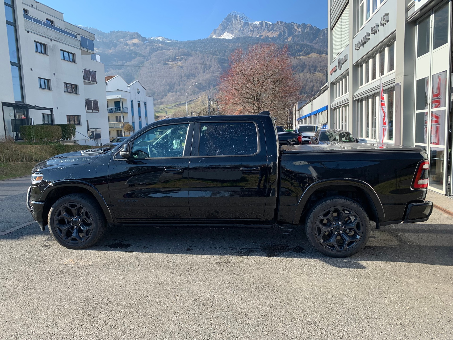 DODGE Ram 1500 Limited Crew Cab 5,7 V8 Night Edition E-Torque-image-3
