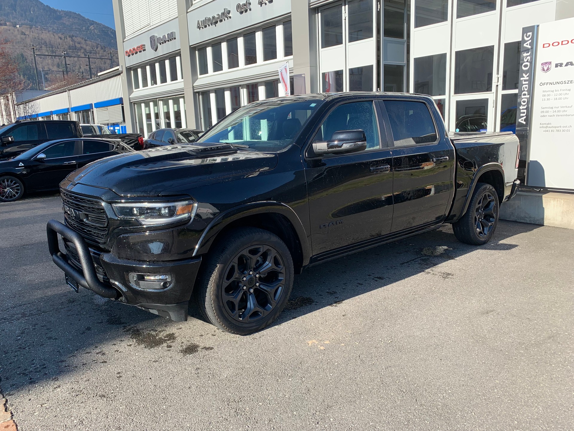 DODGE Ram 1500 Limited Crew Cab 5,7 V8 Night Edition E-Torque-image-1