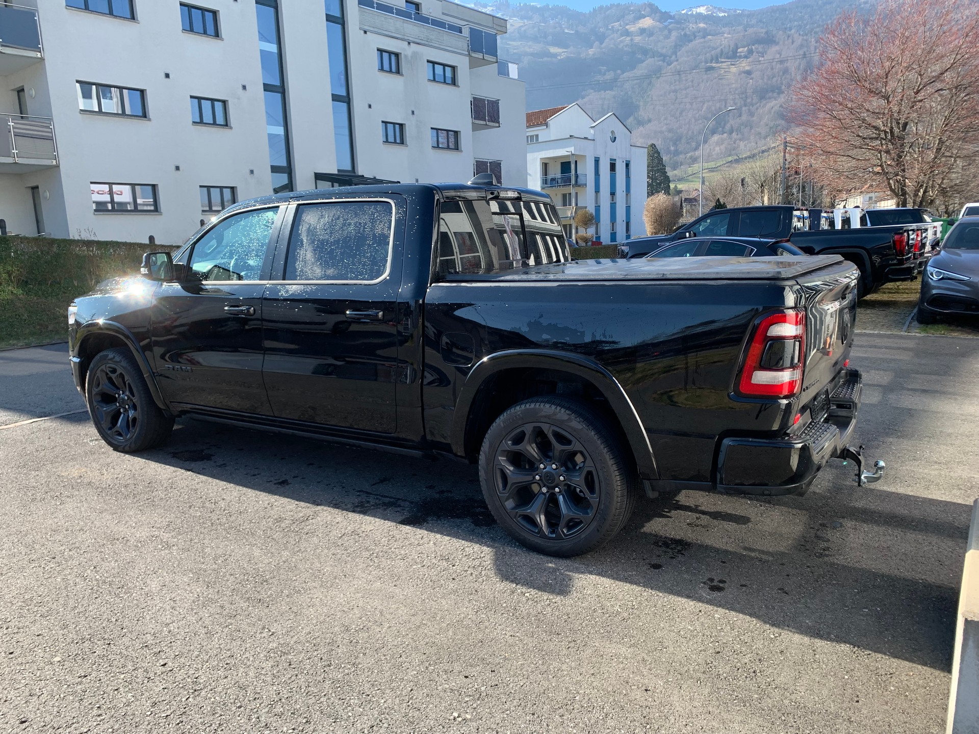 DODGE Ram 1500 Limited Crew Cab 5,7 V8 Night Edition E-Torque-image-4