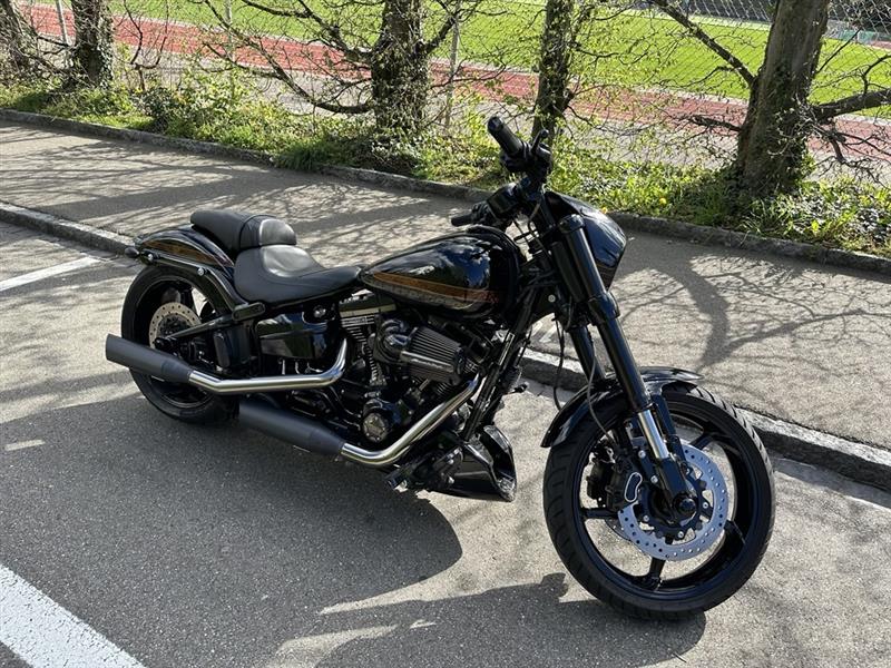 HARLEY-DAVIDSON FXSE Breakout Pro Street CVO ABS