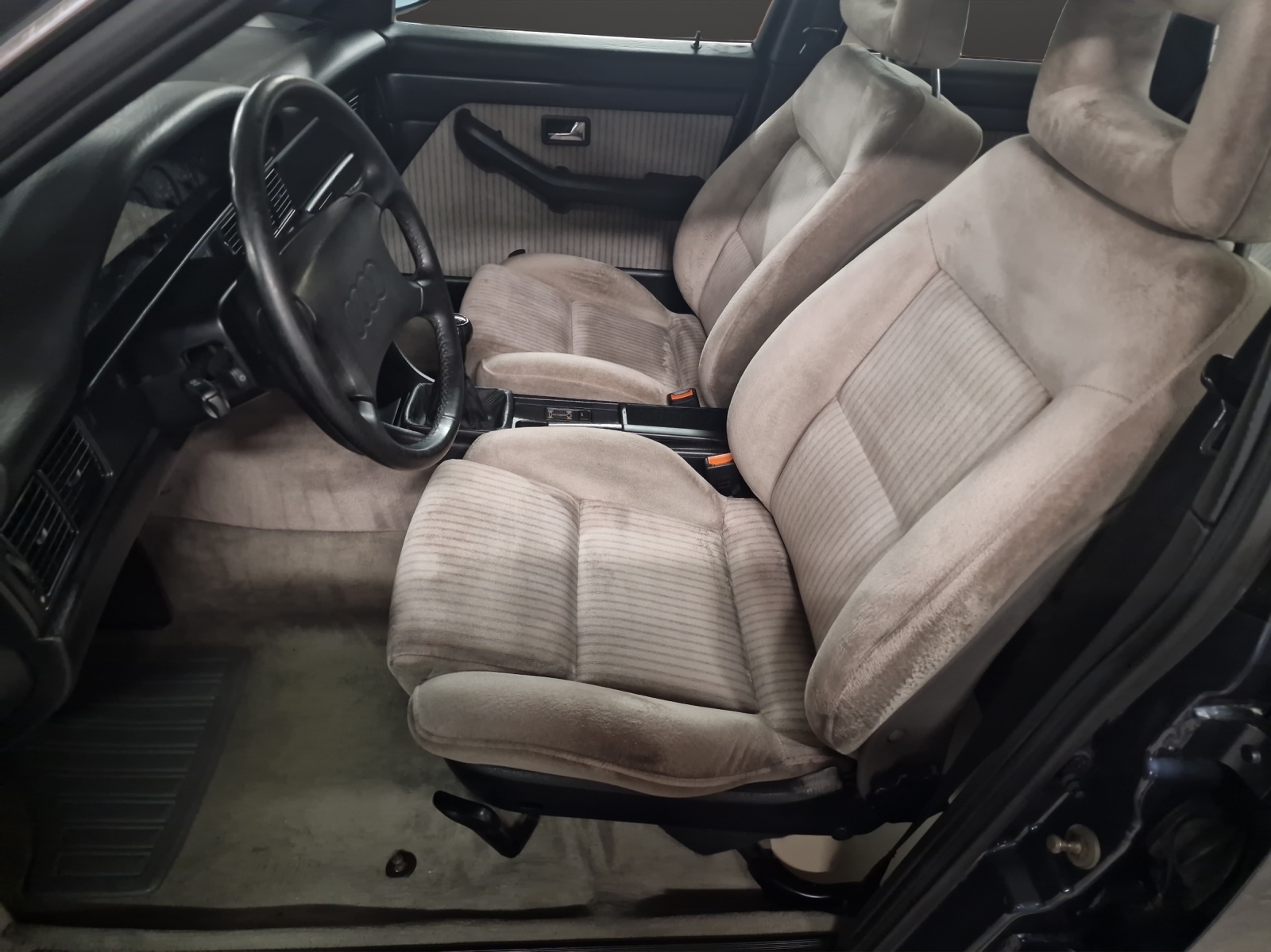 AUDI 100 2.2 Turbo quattro-image-9