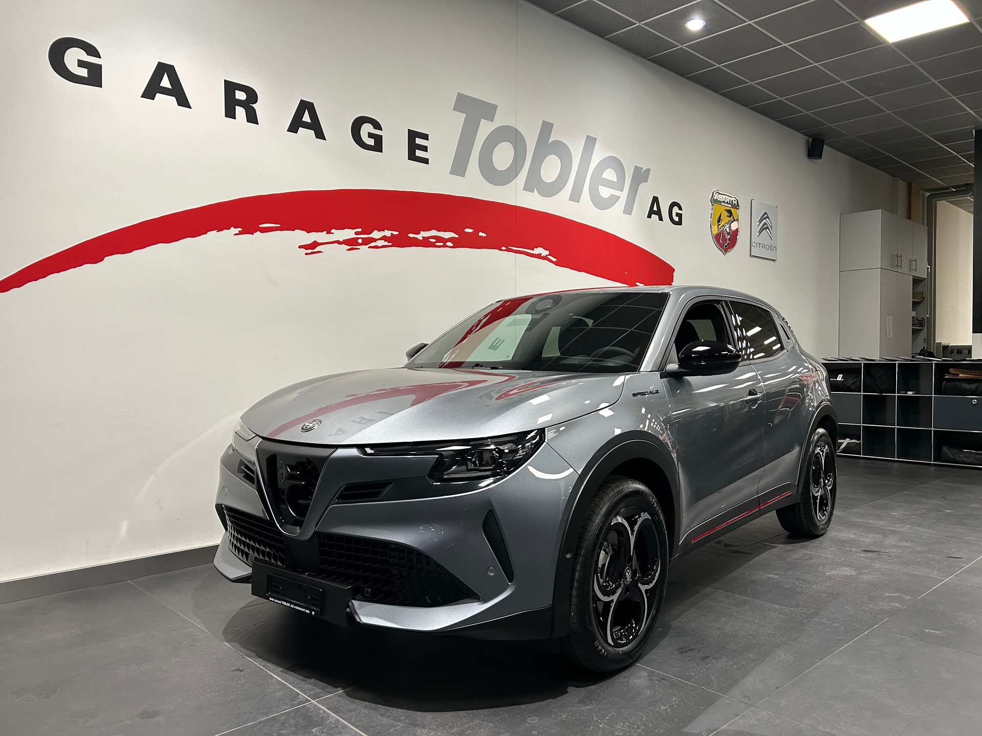 ALFA ROMEO Junior 1.2 48V Hybrid Speciale + Pack Tech-showroom-element-1