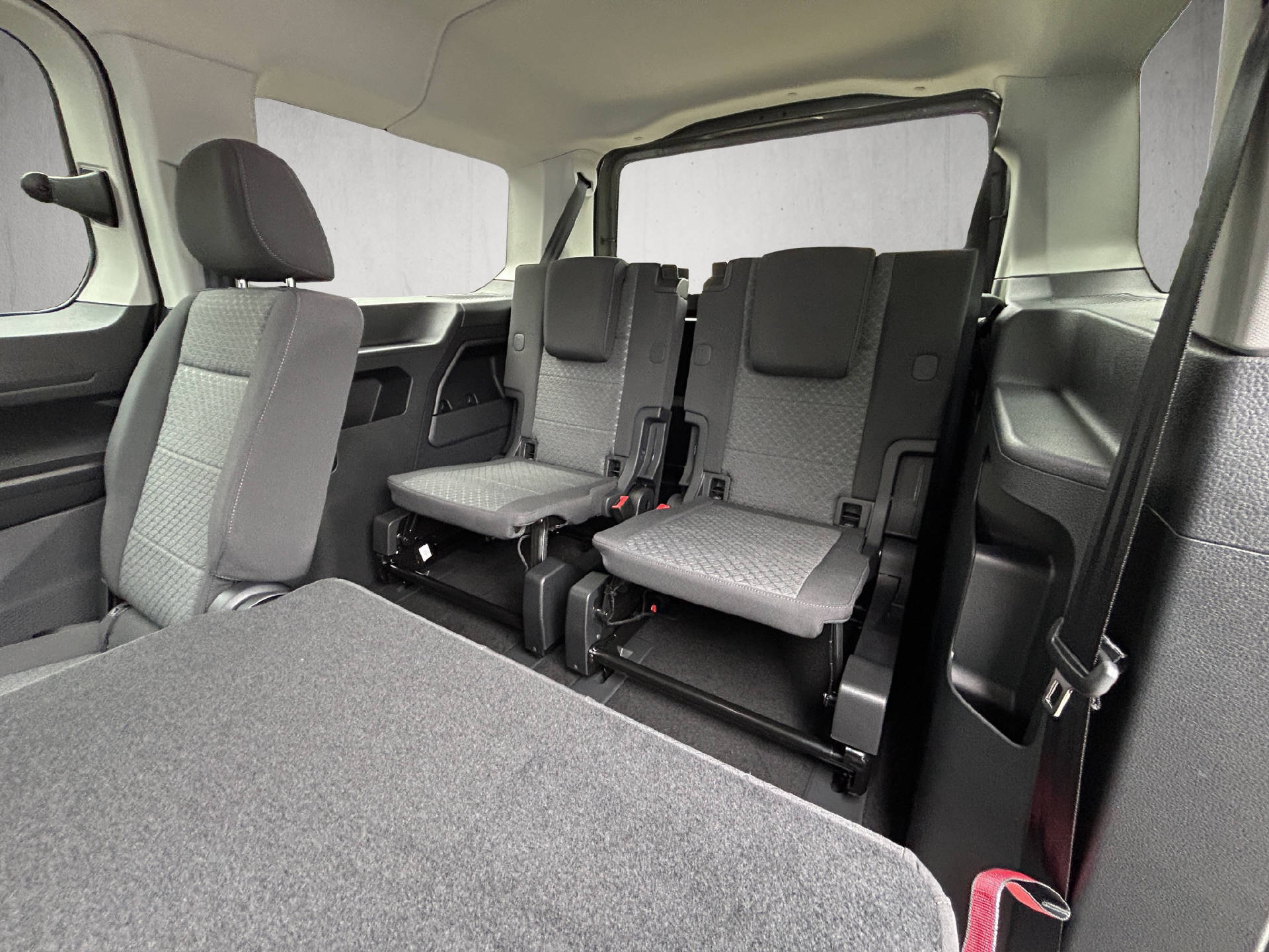 FORD TOURNEO CONNECT Grand 2.0 EcoBlue 122 Titanium-image-12