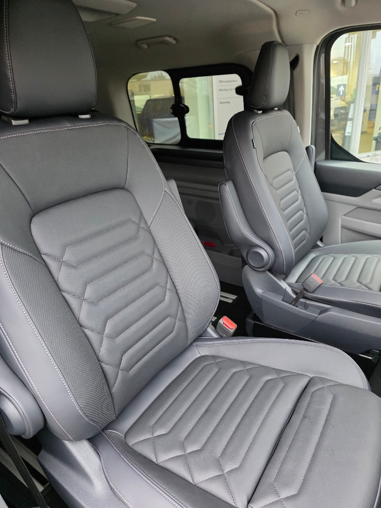 FORD Tourneo Bus 320 L1H1 Titanium Automat-image-10
