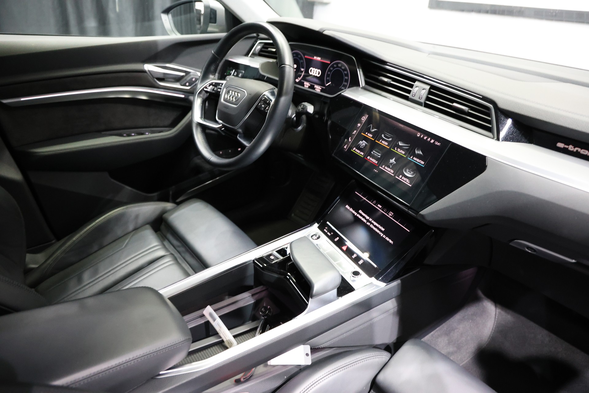 AUDI e-tron 55 Sportback quattro-image-8