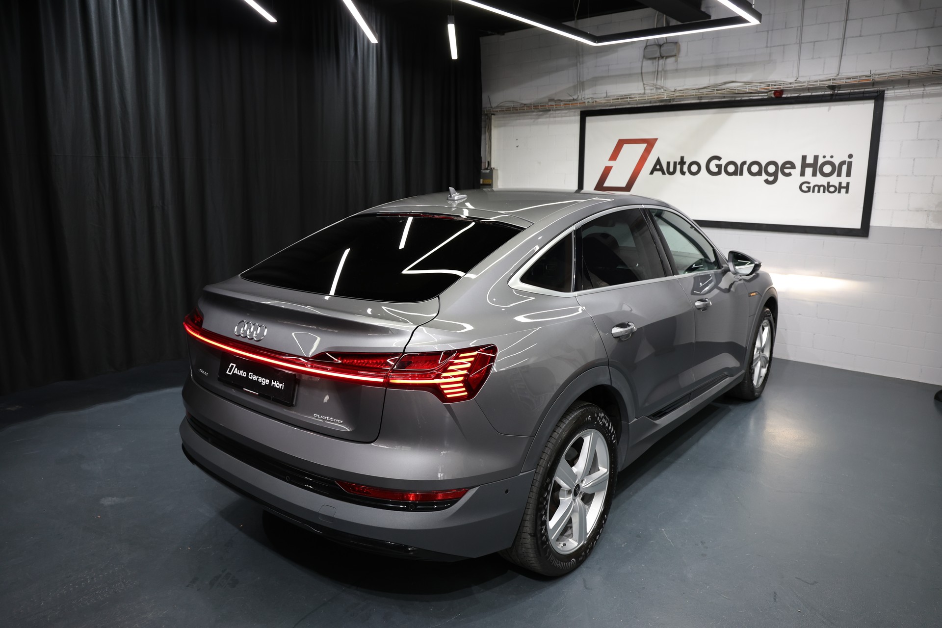 AUDI e-tron 55 Sportback quattro-image-6