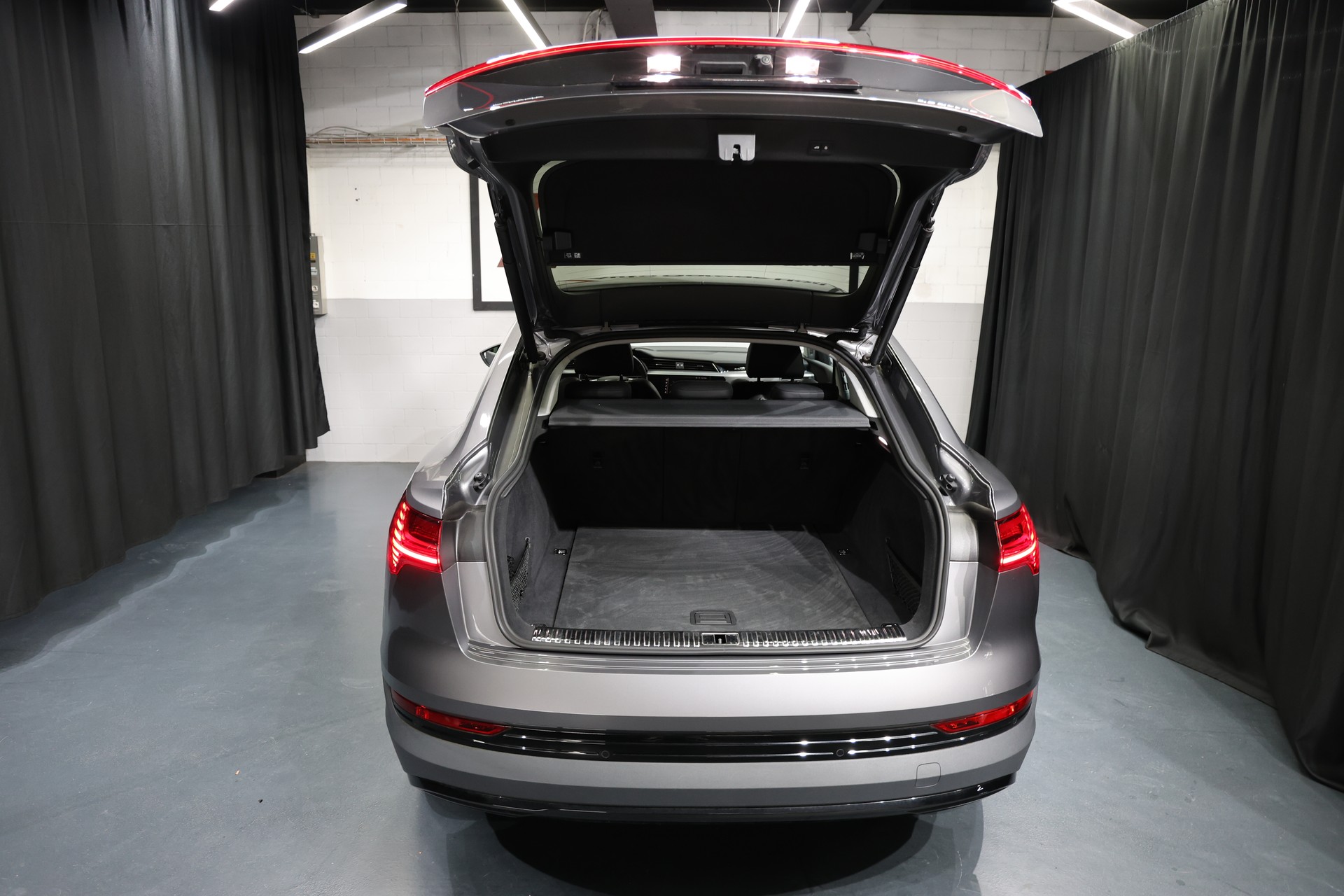 AUDI e-tron 55 Sportback quattro-image-11