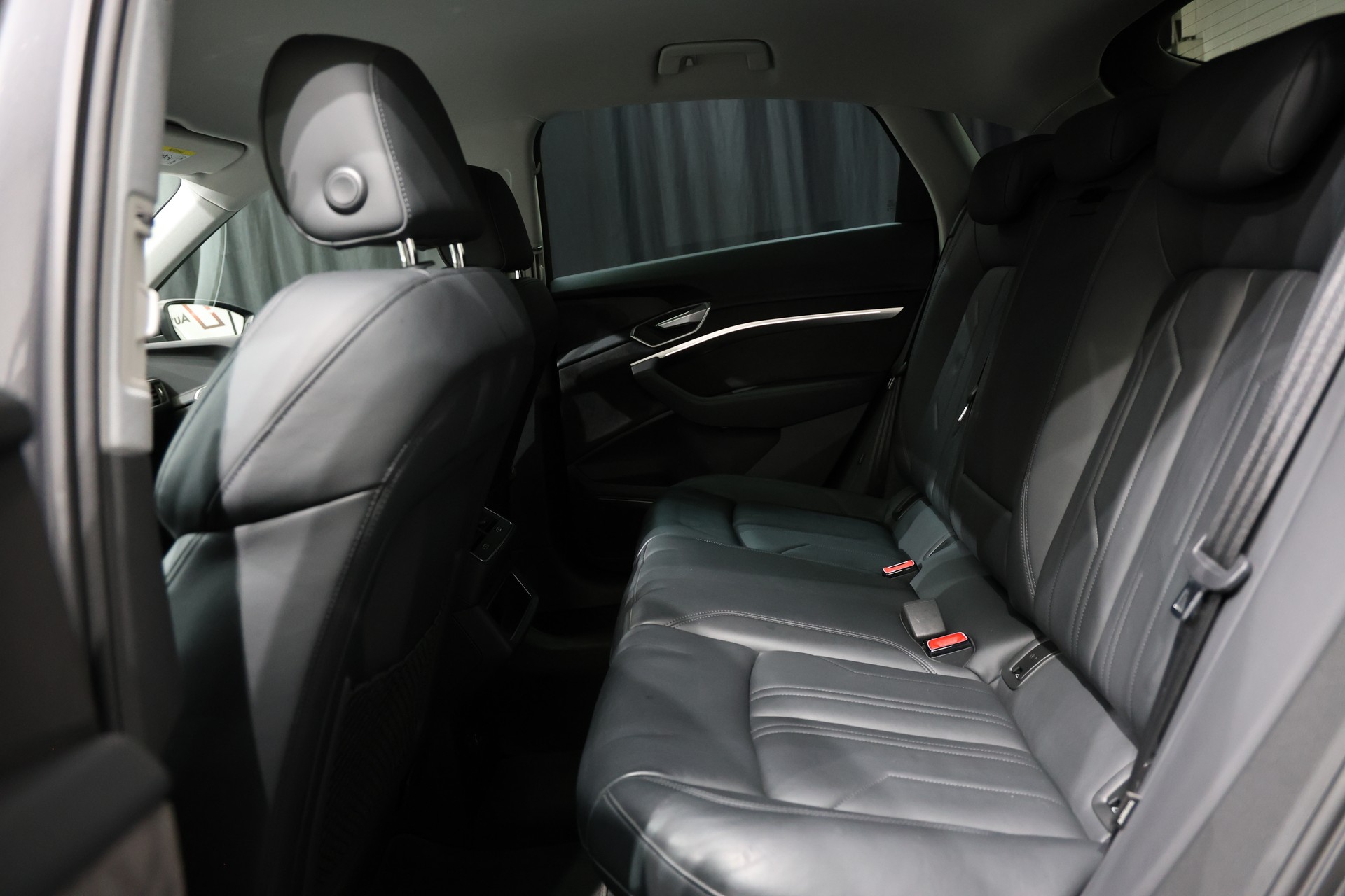AUDI e-tron 55 Sportback quattro-showroom-element-3
