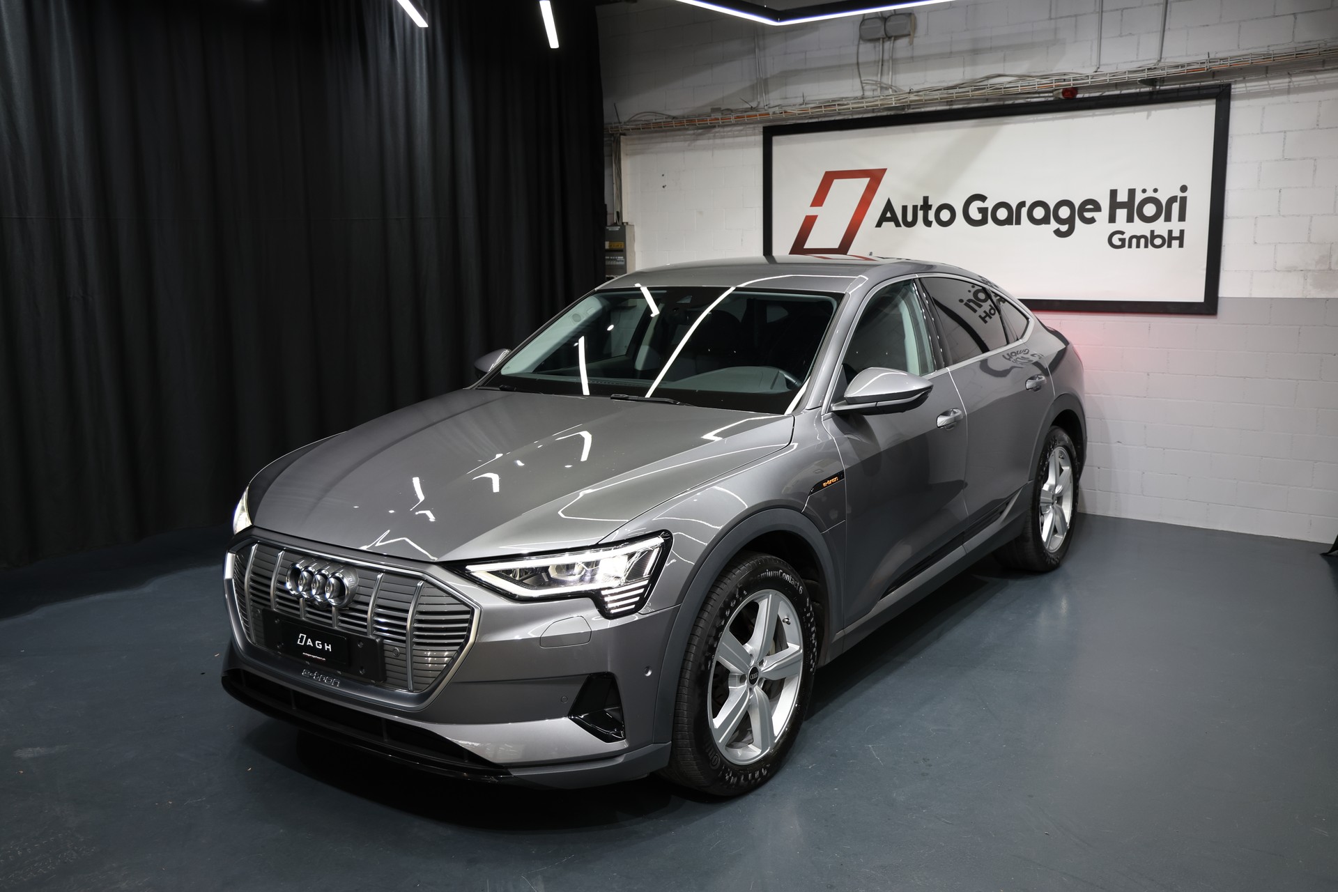 AUDI e-tron 55 Sportback quattro-showroom-element-1
