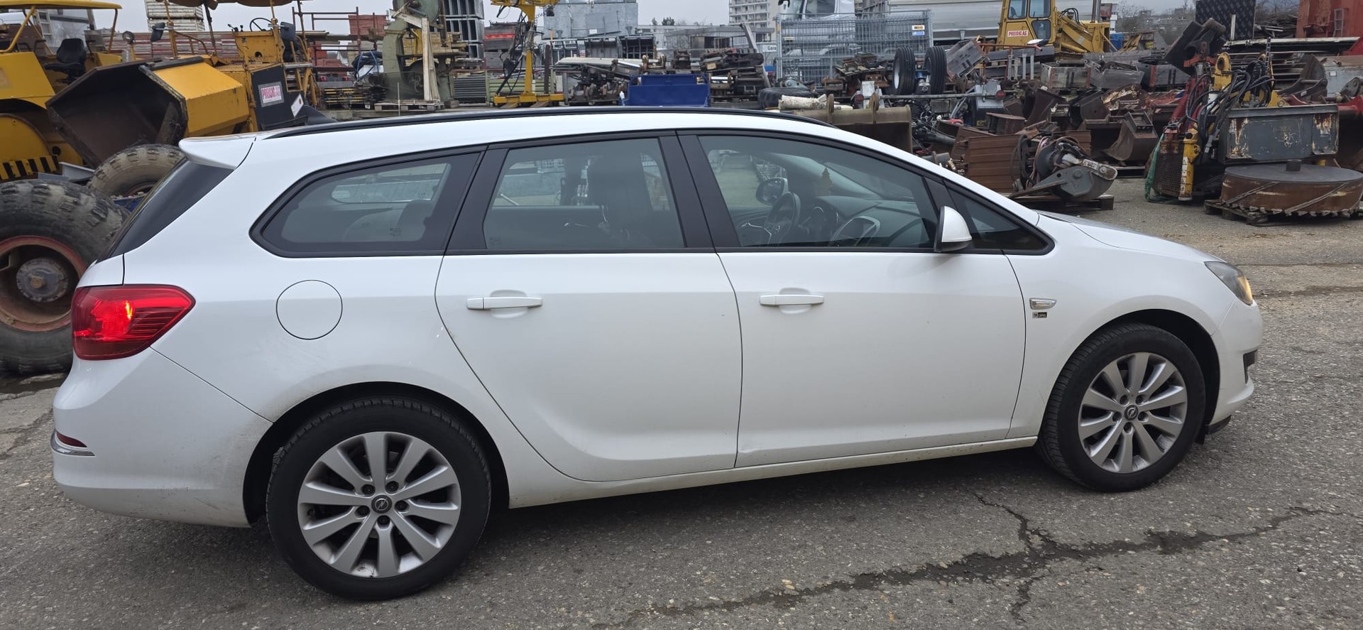 OPEL Astra SportsTourer 1.7 CDTi Anniversary Edition-image-2