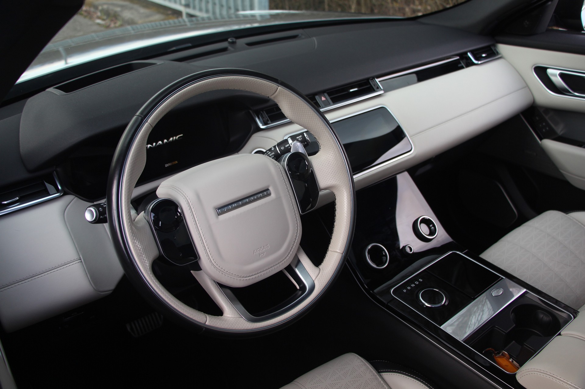 LAND ROVER Range Rover Velar R-Dynamic D 300 HSE Automatic-image-6