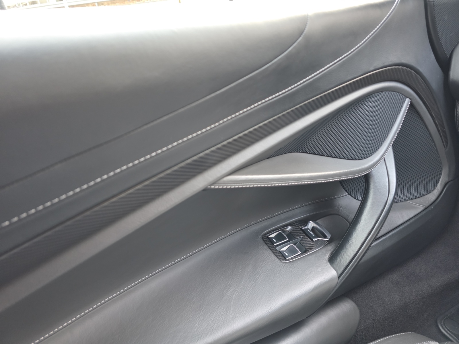 McLAREN 720S Coupé Luxury 4.0 V8 SSG-image-10