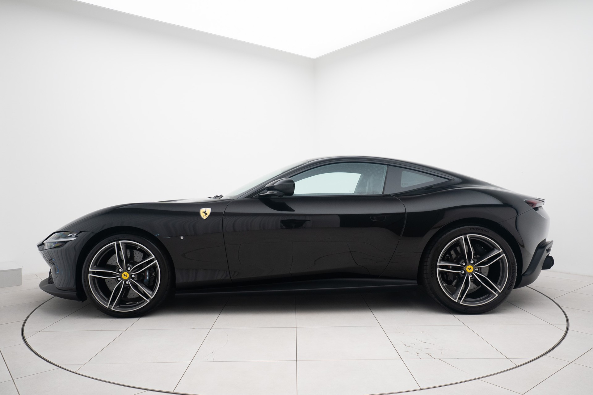 FERRARI Roma 3.9 V8 T-showroom-element-1
