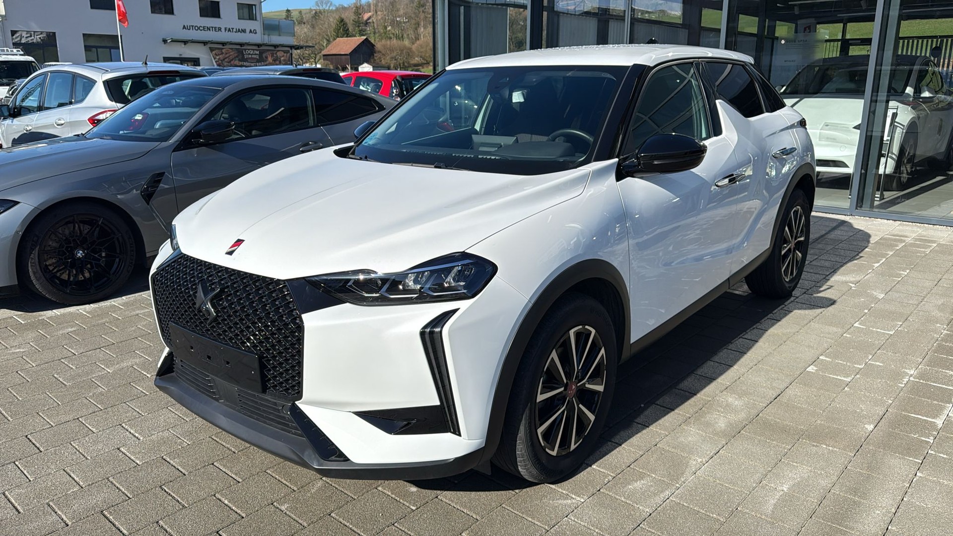 DS AUTOMOBILES DS 3 1.2 PureTech Ligne Noire EAT8-showroom-element-1